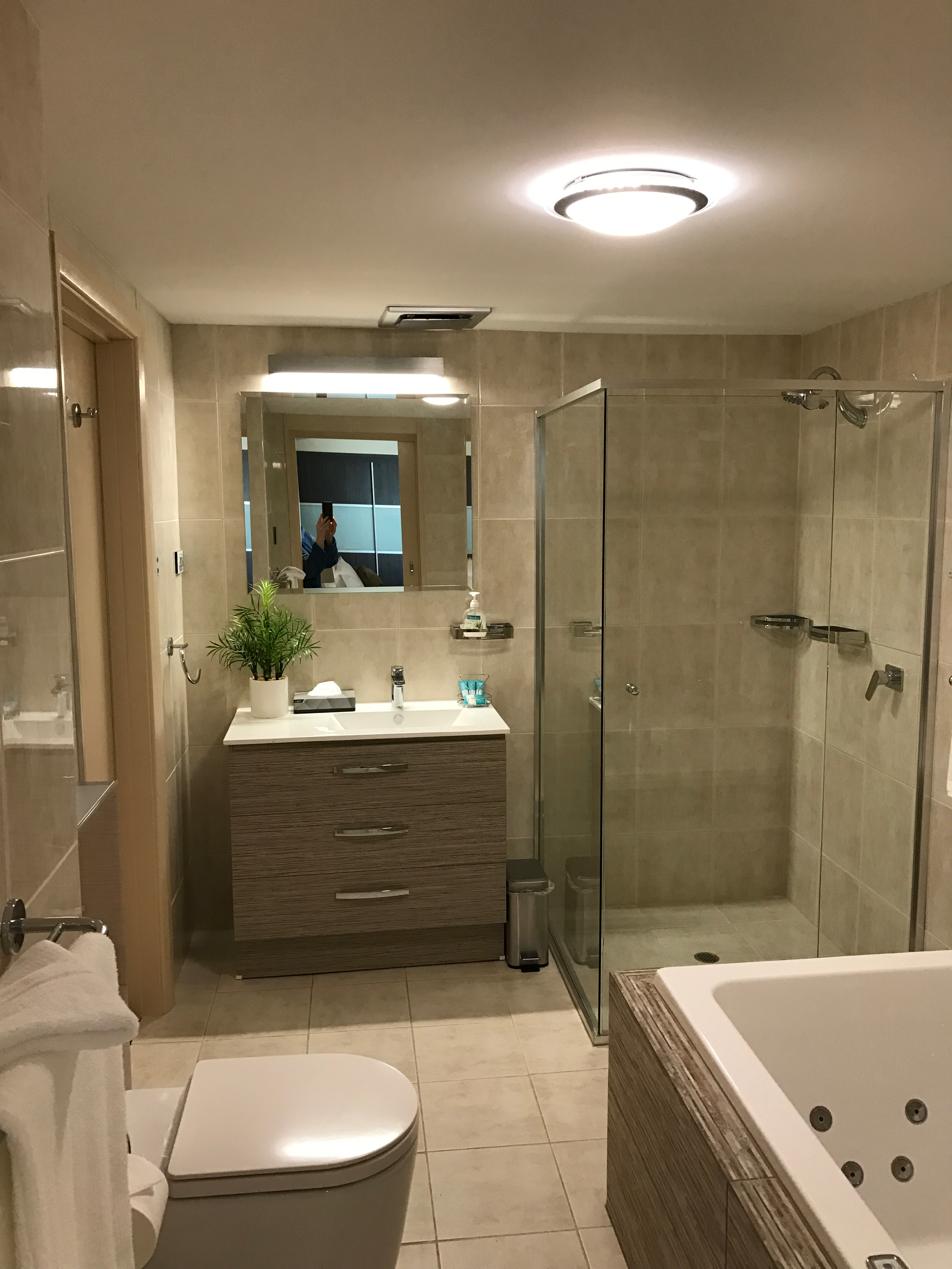 Harvest Retreat Luxe Accommodation With Views Bed And