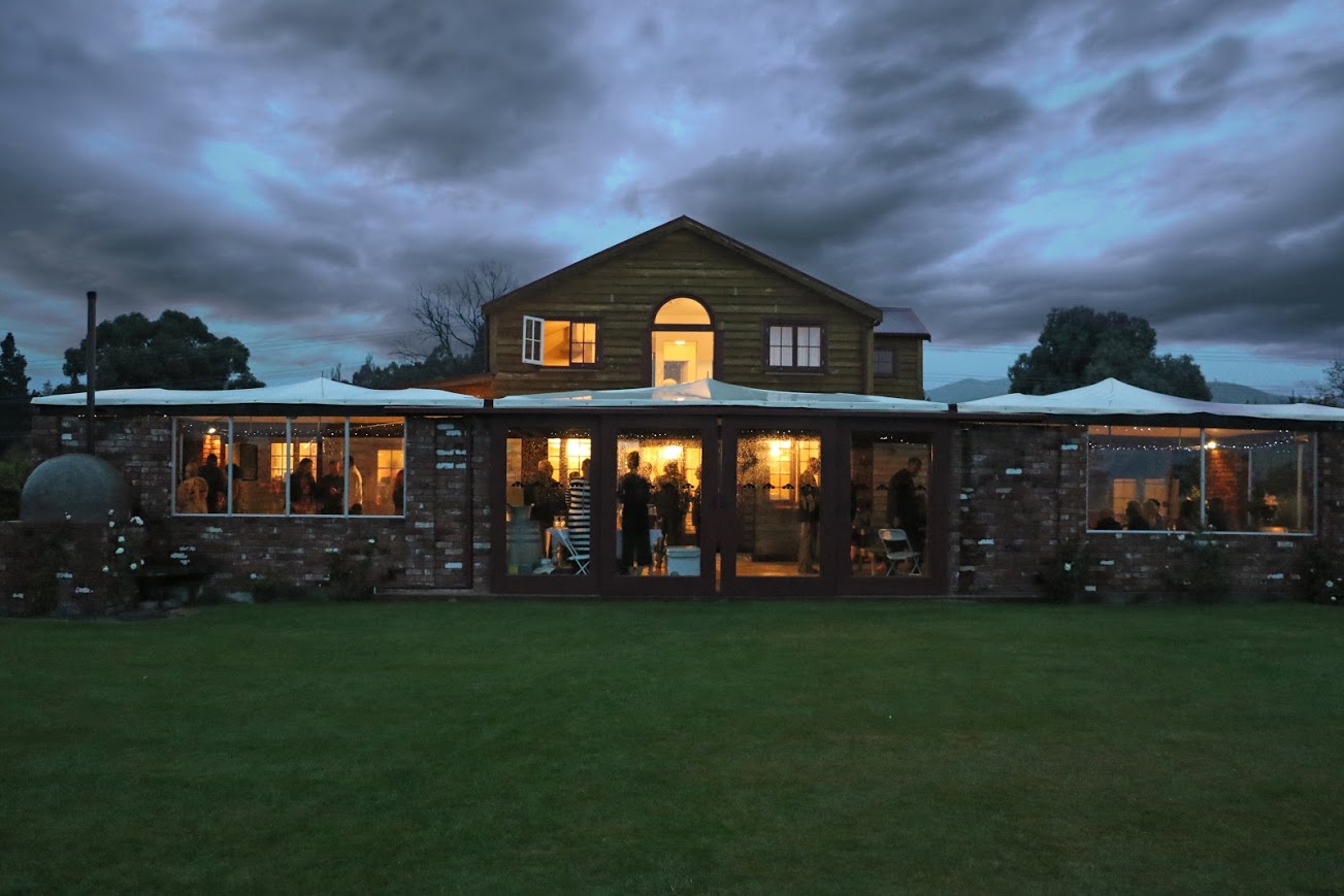 The Old Barn Vineyard Apartment, Blenheim, NZ. Barns for Rent in