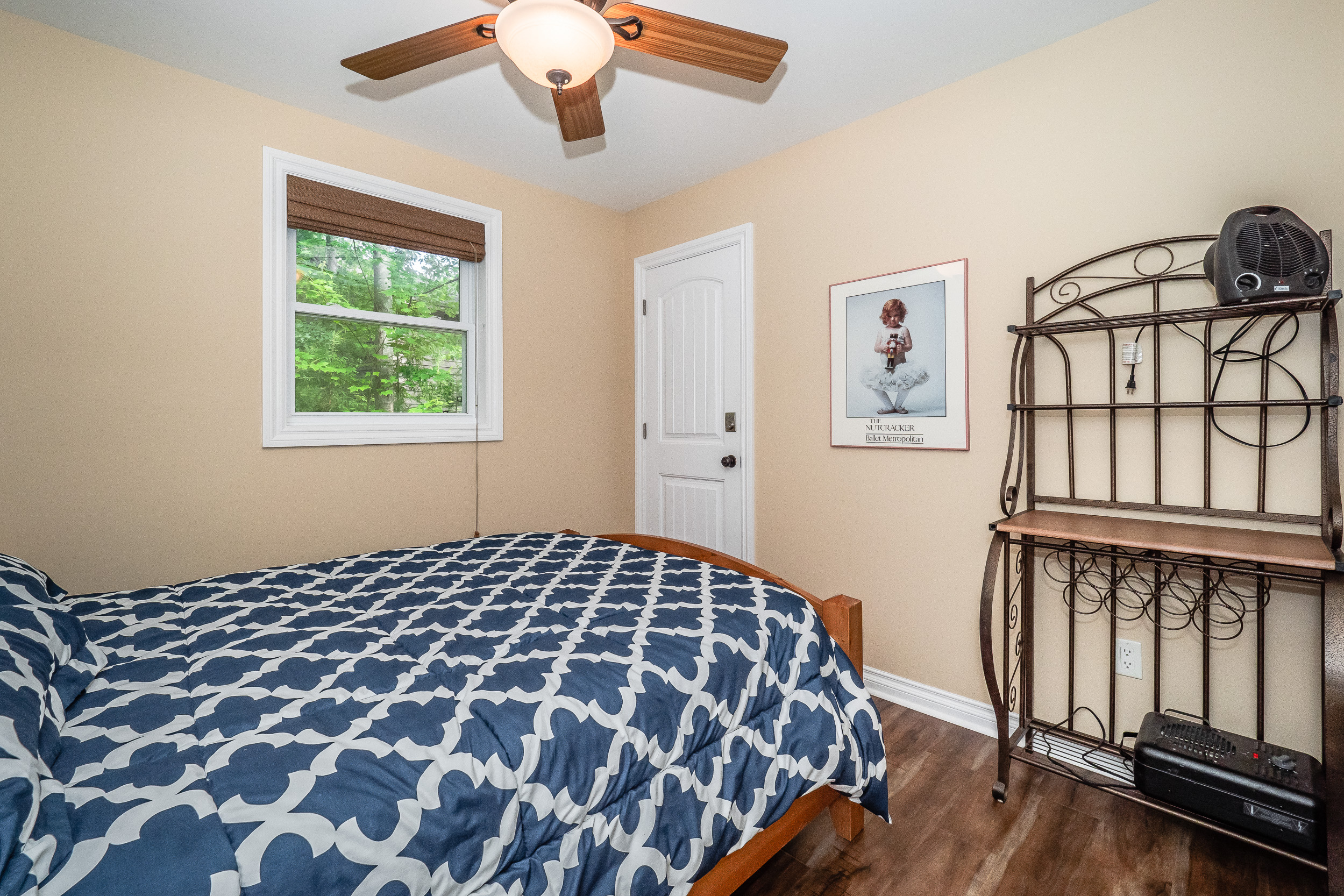 Beautiful 6 BEDROOM Muskoka Cottage Houses for Rent in Gravenhurst