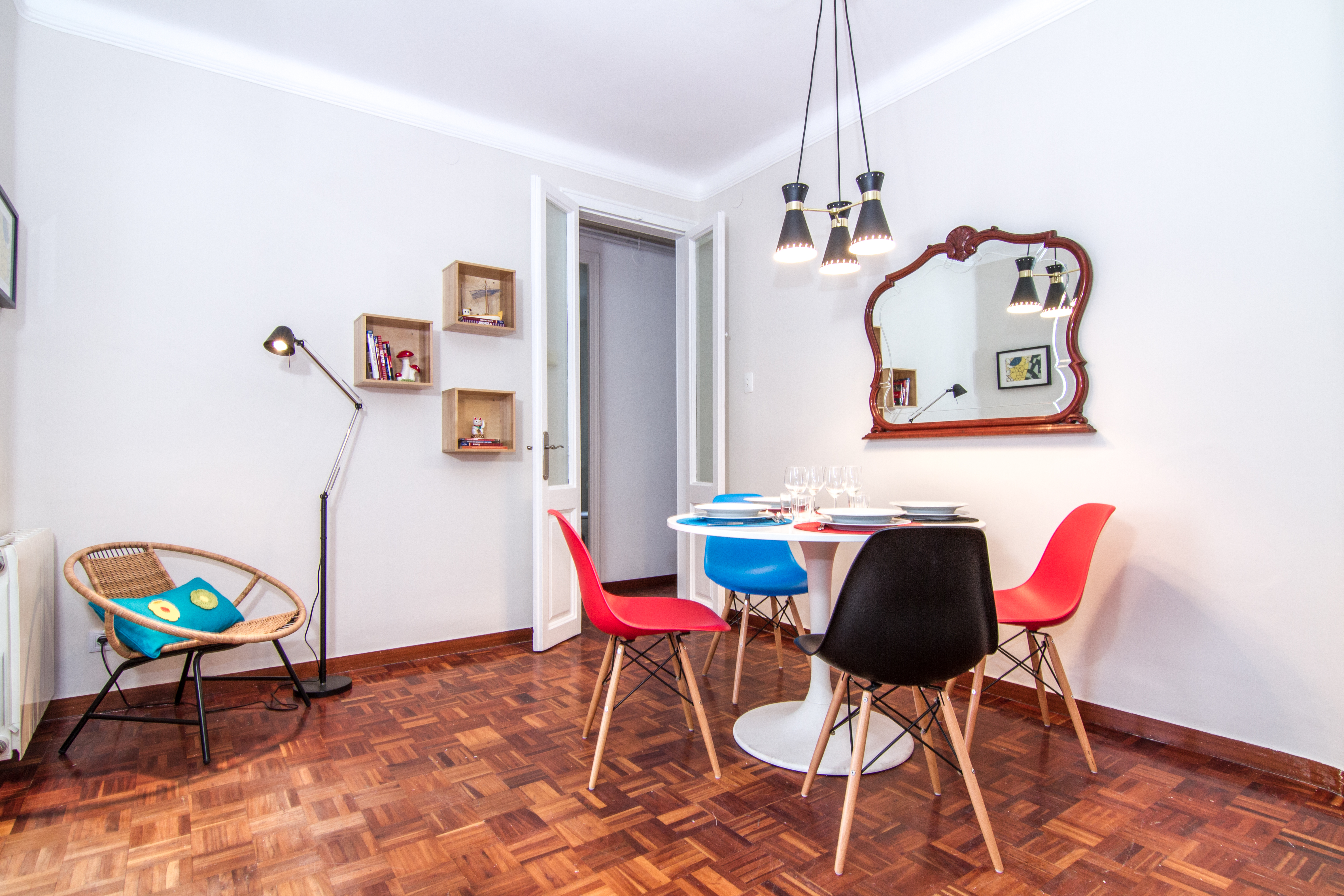Cozy and Sunny Apartment Close to Sagrada Familia