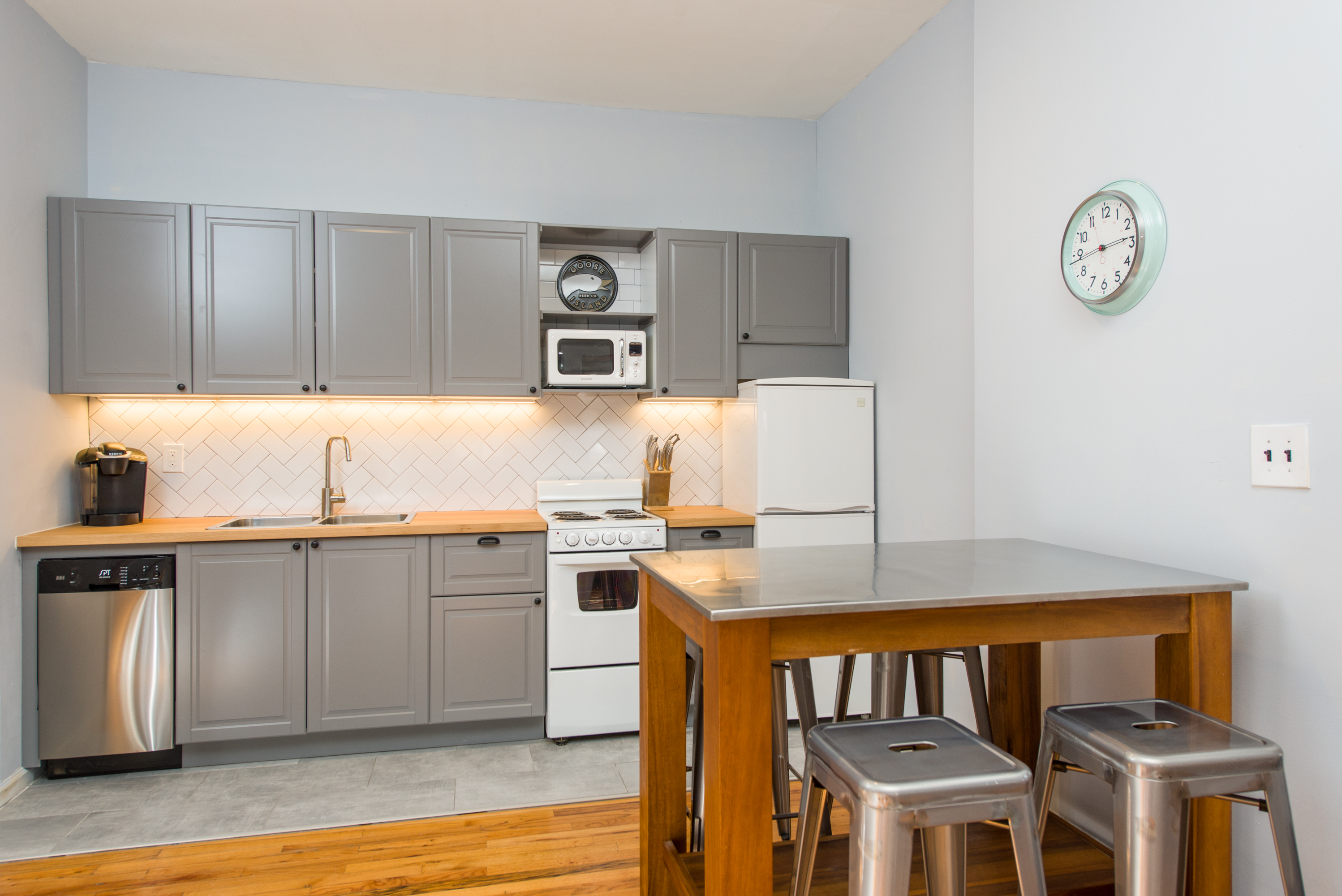 Modern Downtown Jersey City Apt close to PATH in Ward E (councilmember James Solomon), Jersey City