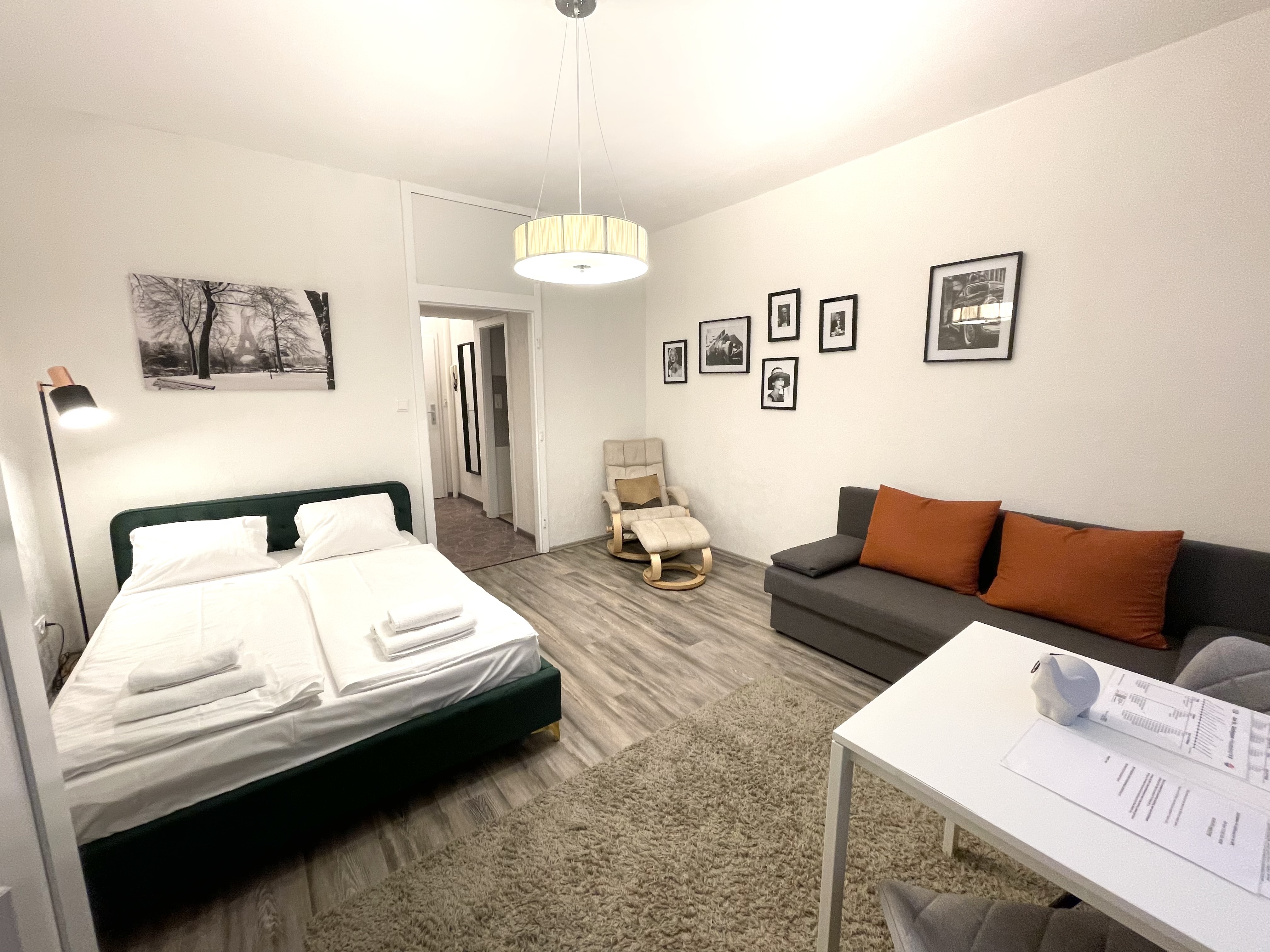 Gorgeous, quiet and bright Studio close to center