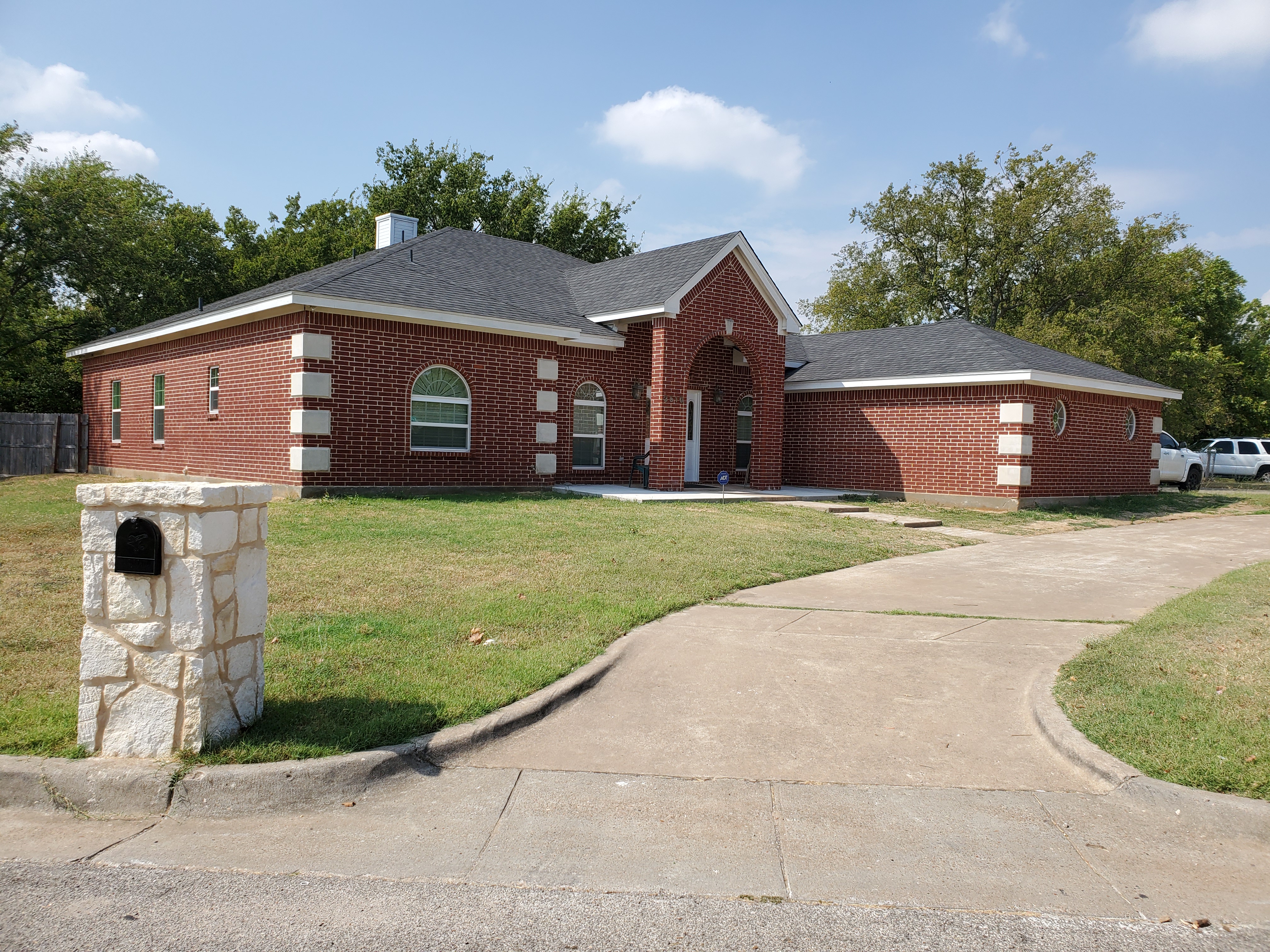 MODERN HOME IN EXCELLENT LOCATION!! in District 3, Fort Worth
