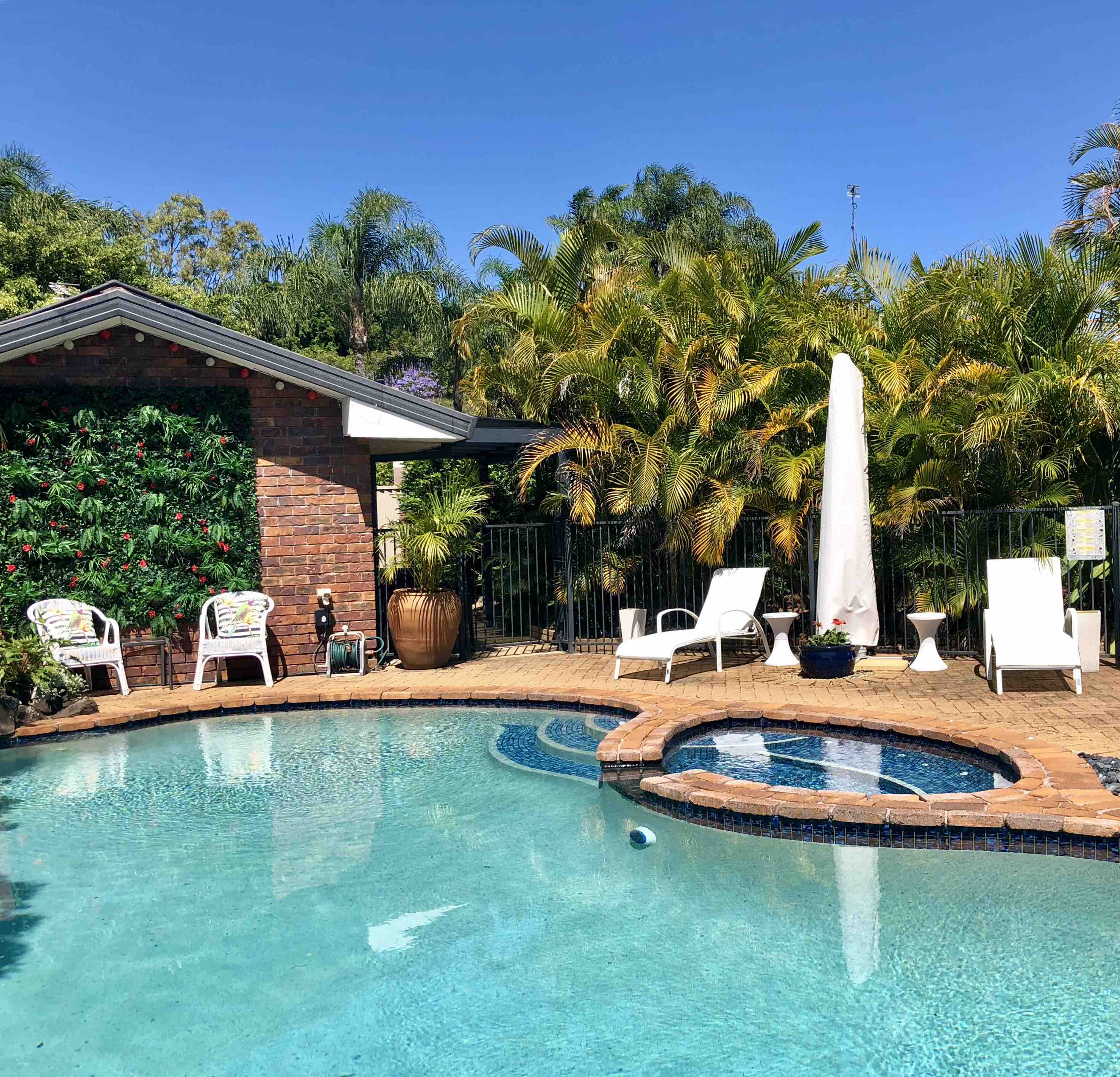 Tropical Bungalow Mermaid Waters Guesthouses for Rent in Mermaid