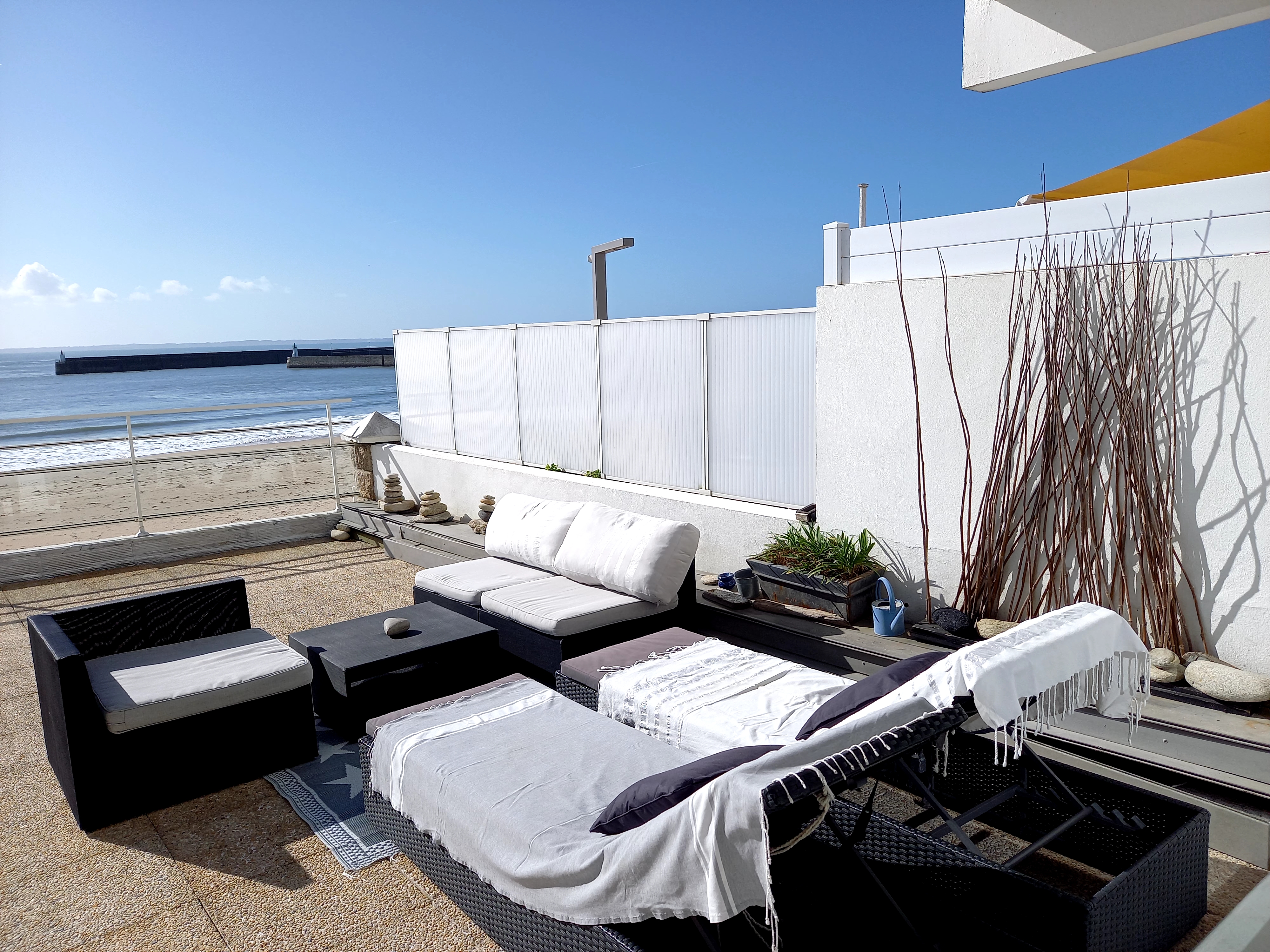 Facing large beach, panoramik terrace apartment+parki