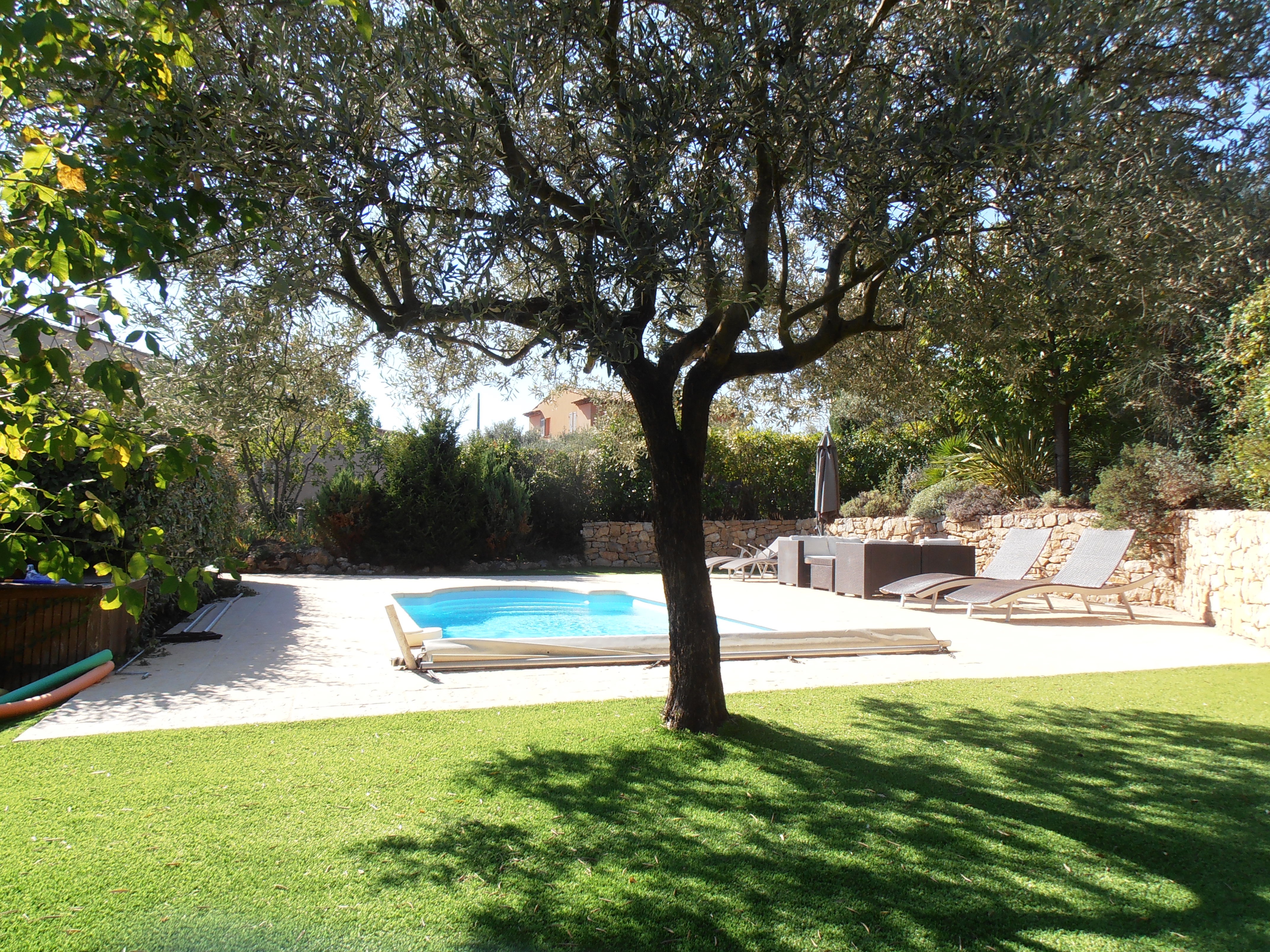 House with pool, close to the village