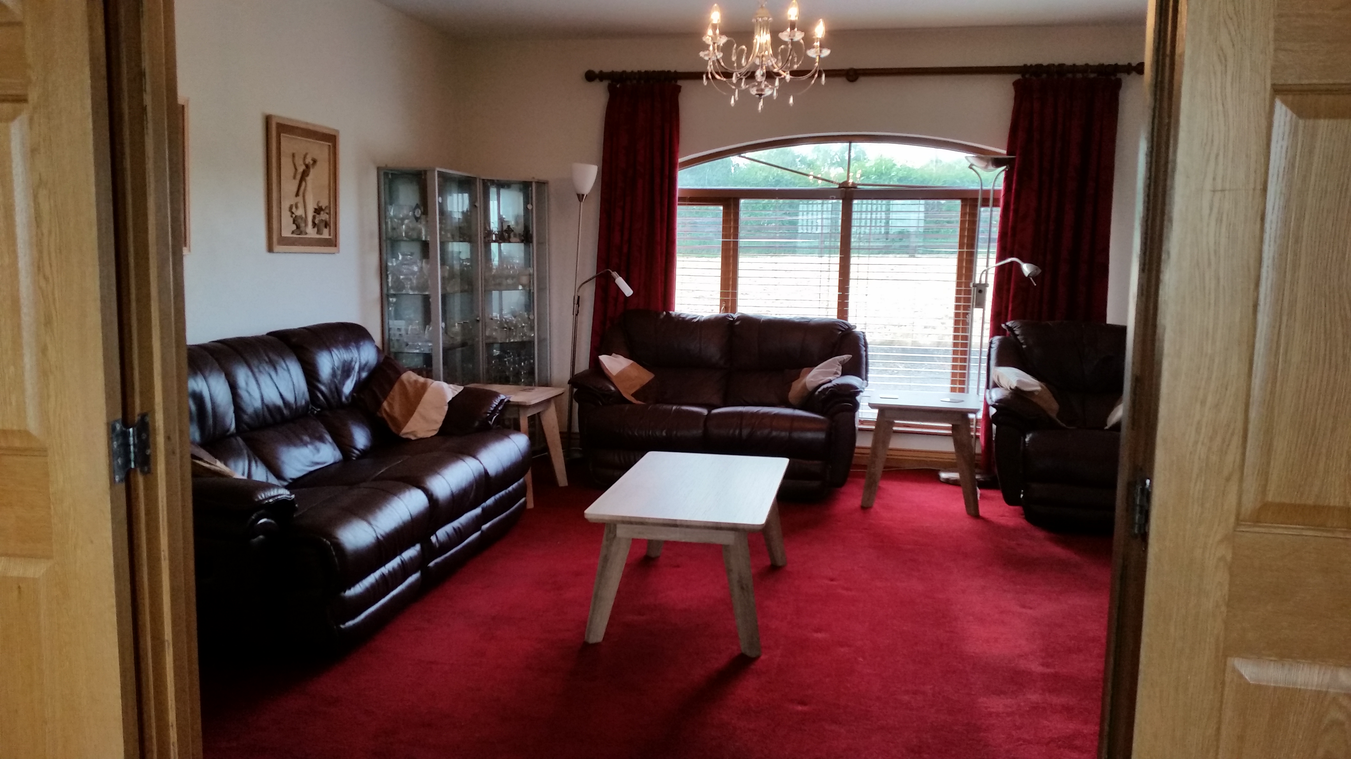 Bungalow in scenic country setting near airport