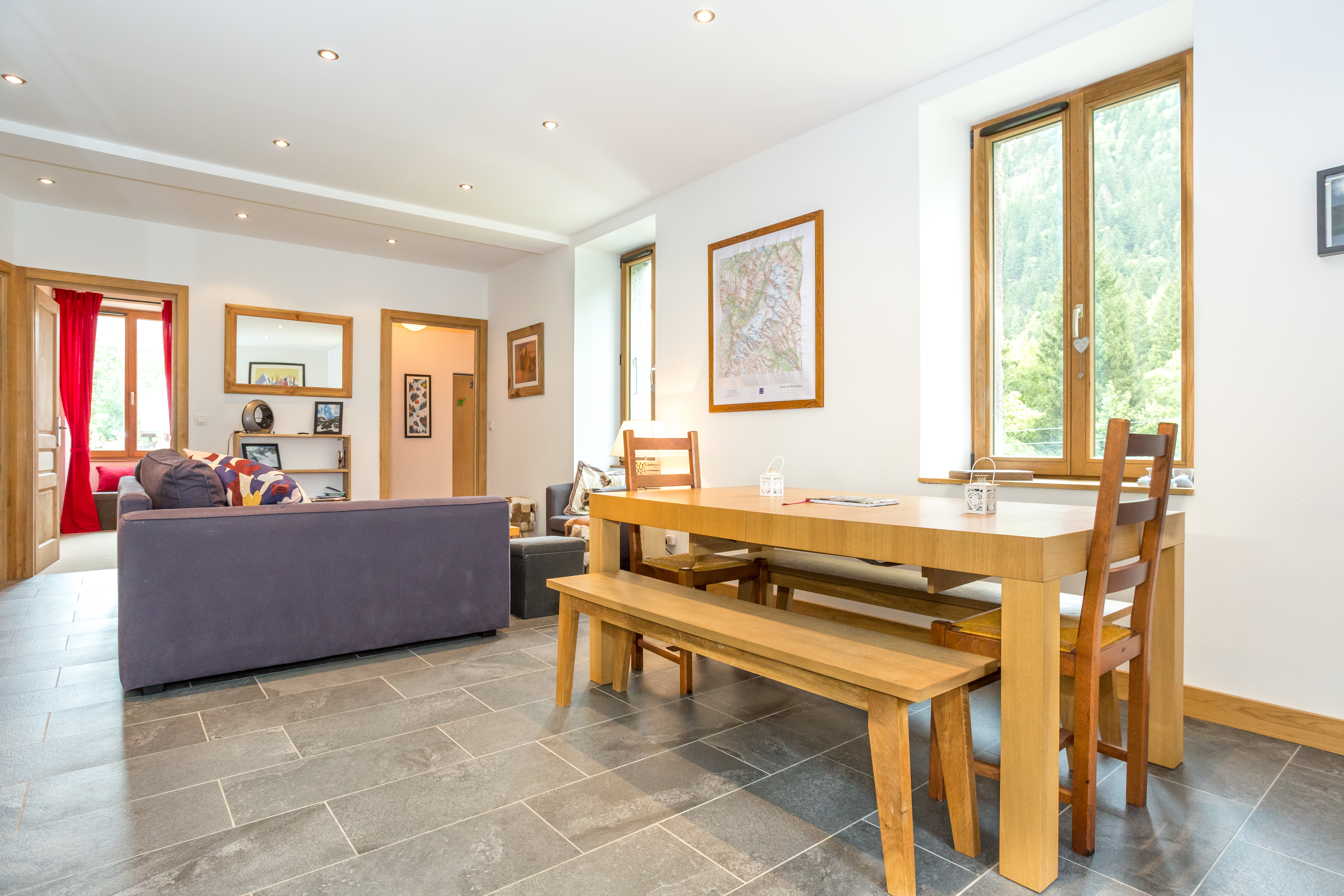Beautiful spacious apartment with roof terrace