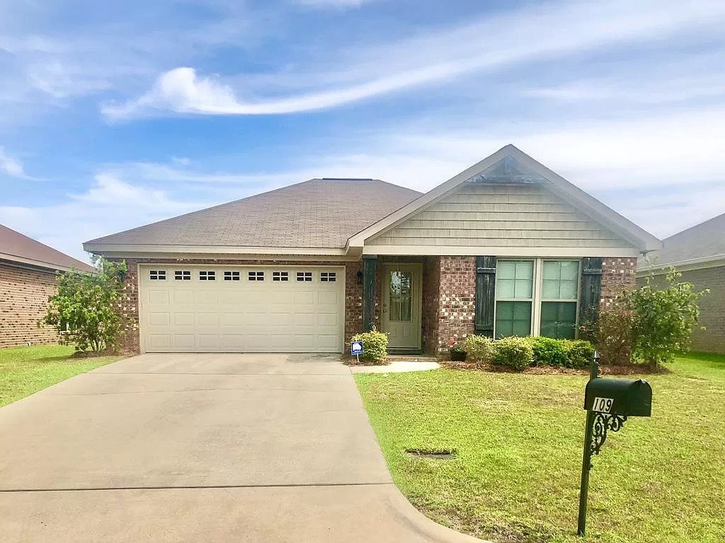 Peaceful 3BR/2BA Hidden Lake Home Near w/WiFi Houses for Rent in