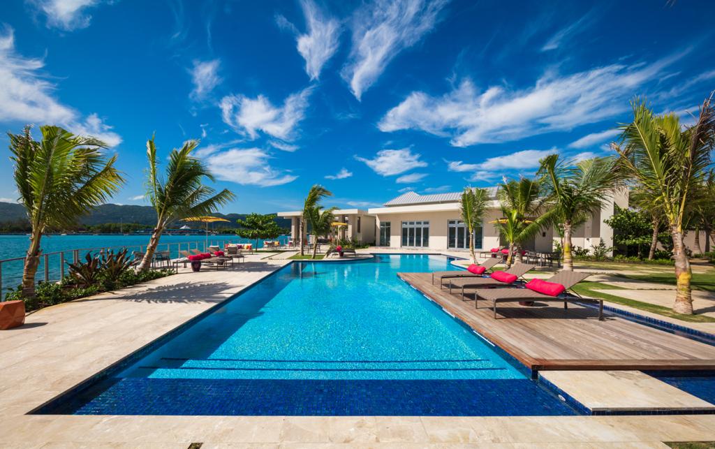 Modern Luxury 2BR Oceanfront Apt Pool + Gym - Apartments for Rent in