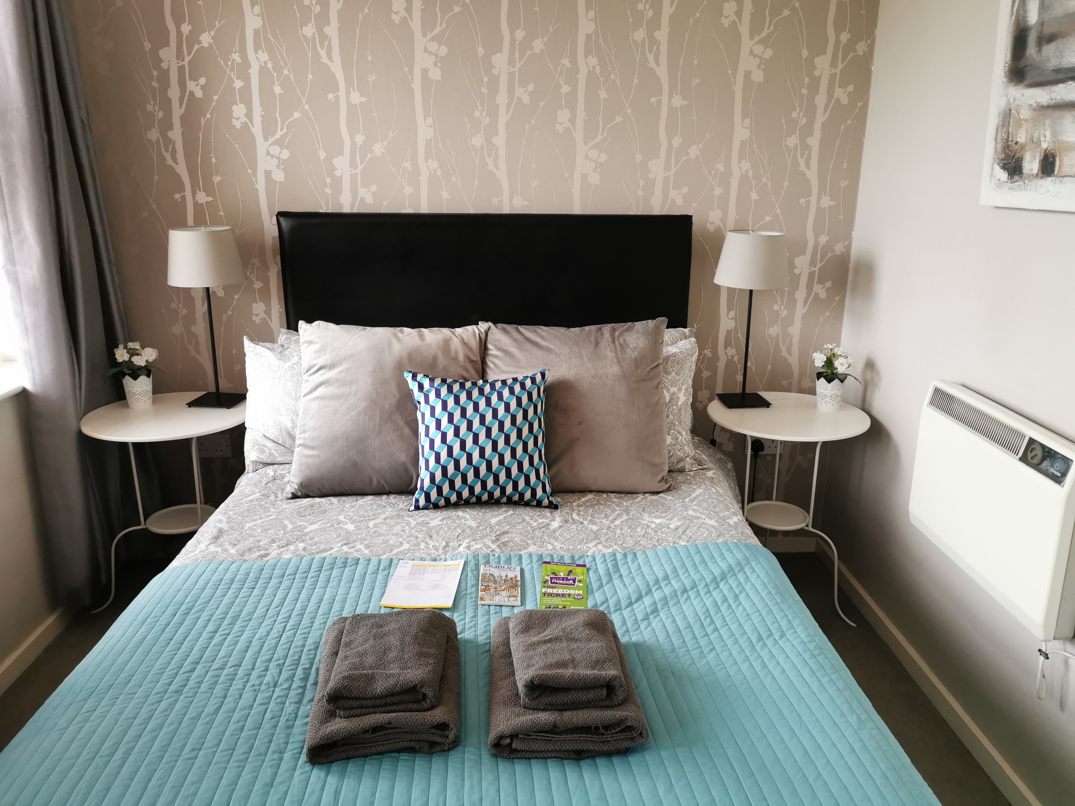 Smart Modern Double Size Bedroom + own bathroom