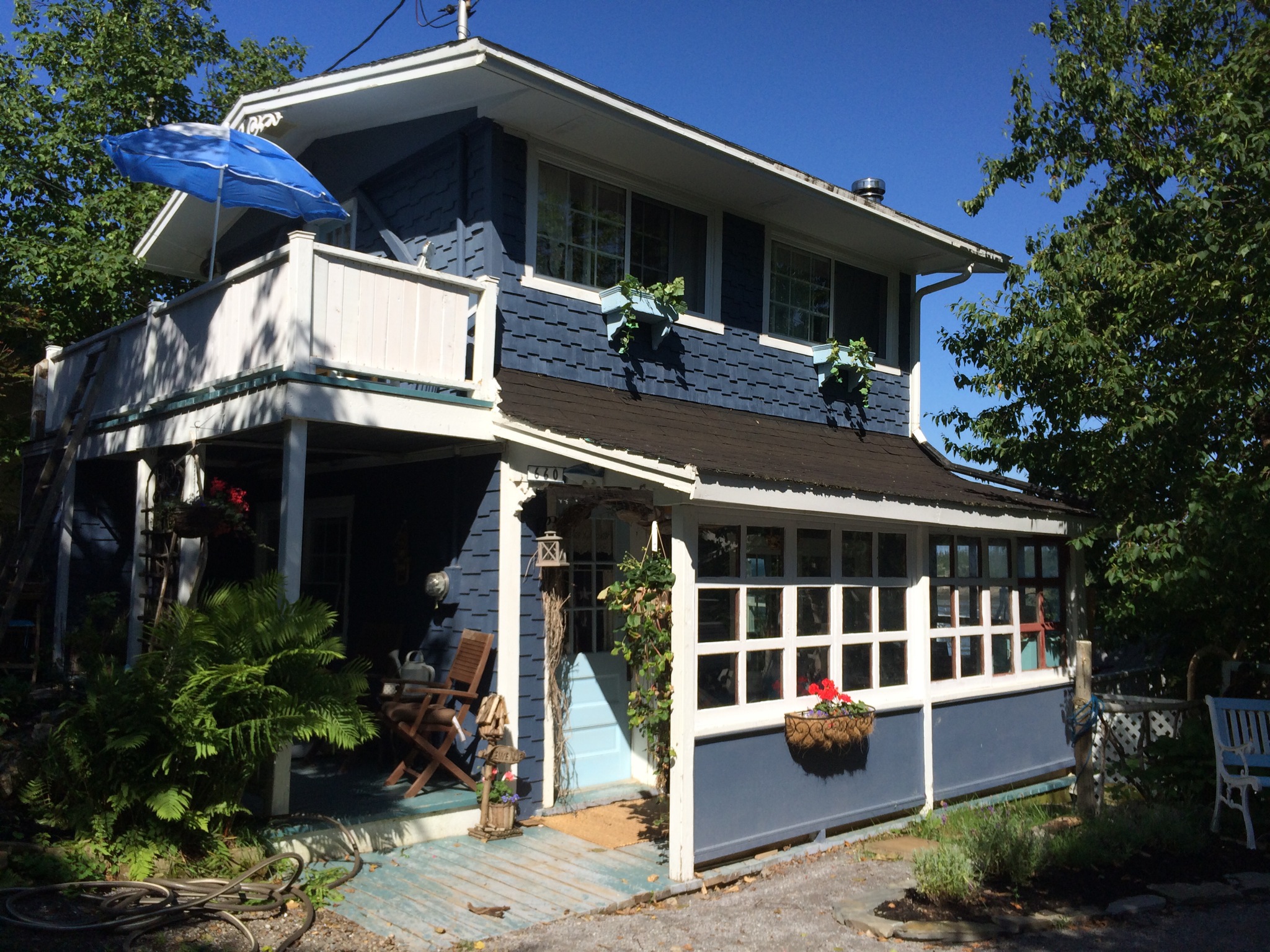 Petite Maison Sur Le Bord Du Fleuve Chalets A Louer A Rimouski Pas D Objet Canada