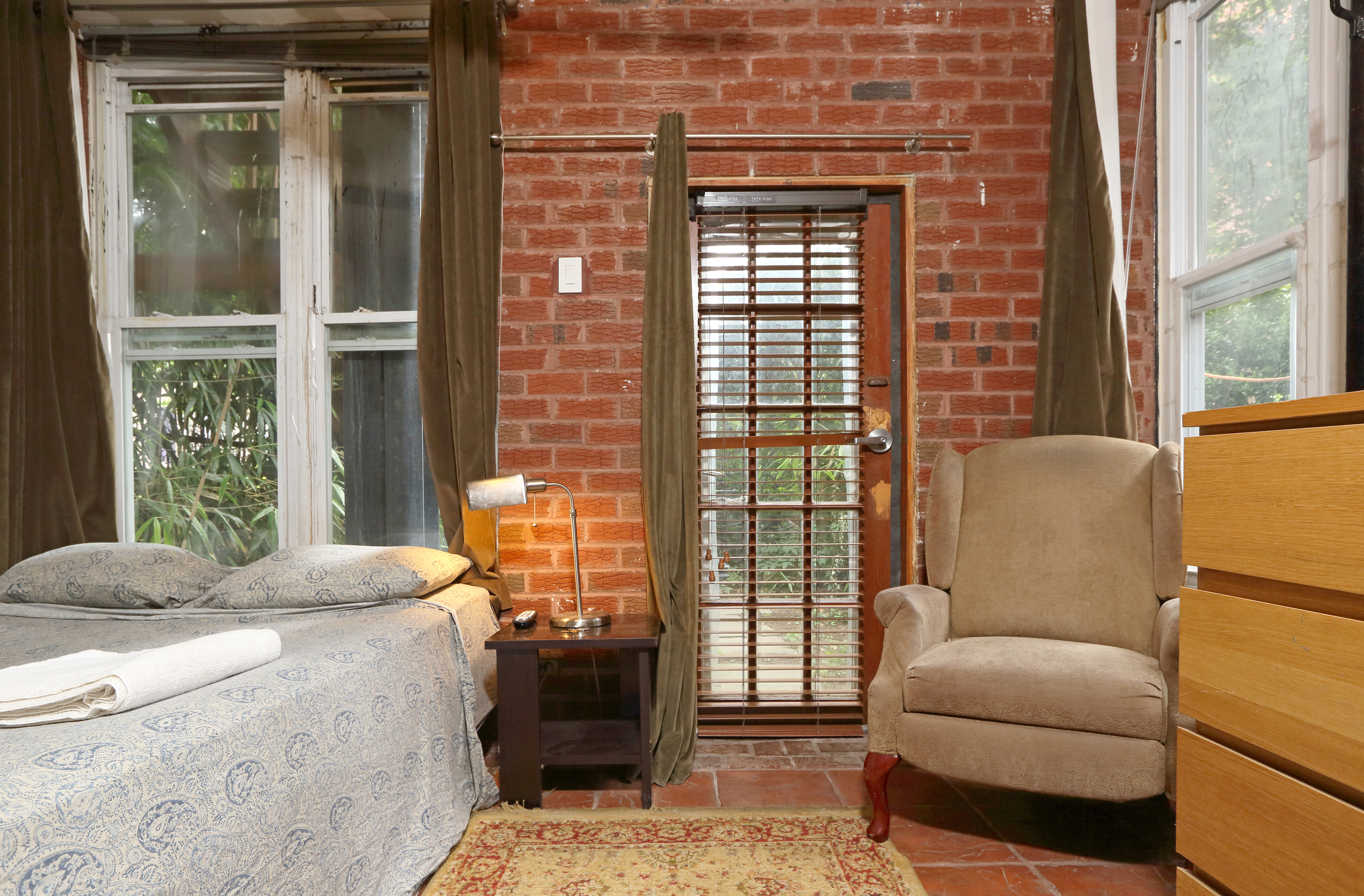 Bedroom With Own Bathroom and Backyard