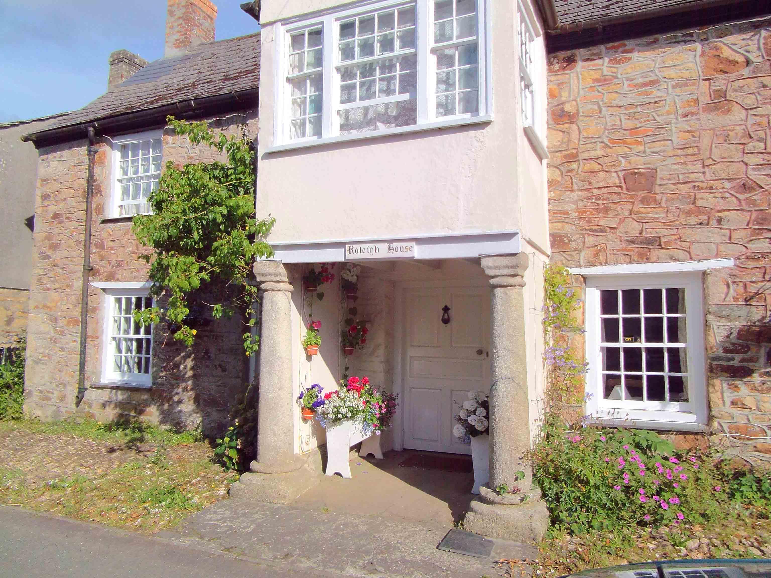 Charming 17th century farmhouse Houses for Rent in Mitchell, Cornwall