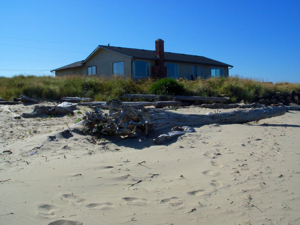 Shore Point Beach House Houses for Rent in Waldport, Oregon, United States