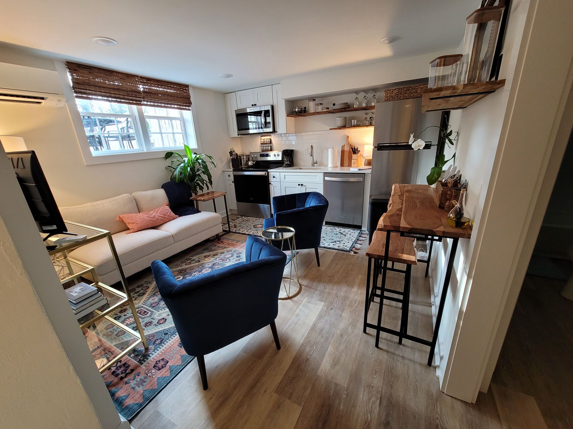 Cozy 1 BR apt. within walking distance to town