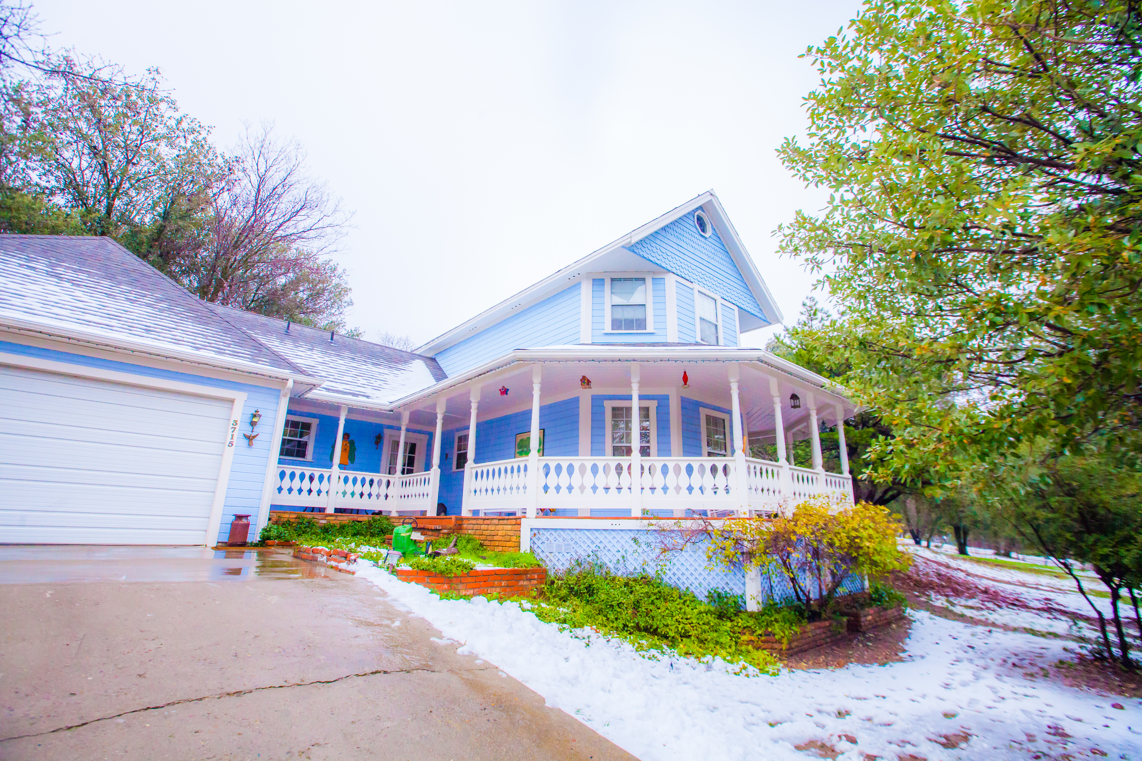 The Julian Farmhouse-Fenced 2 acres/dogs ok/spa