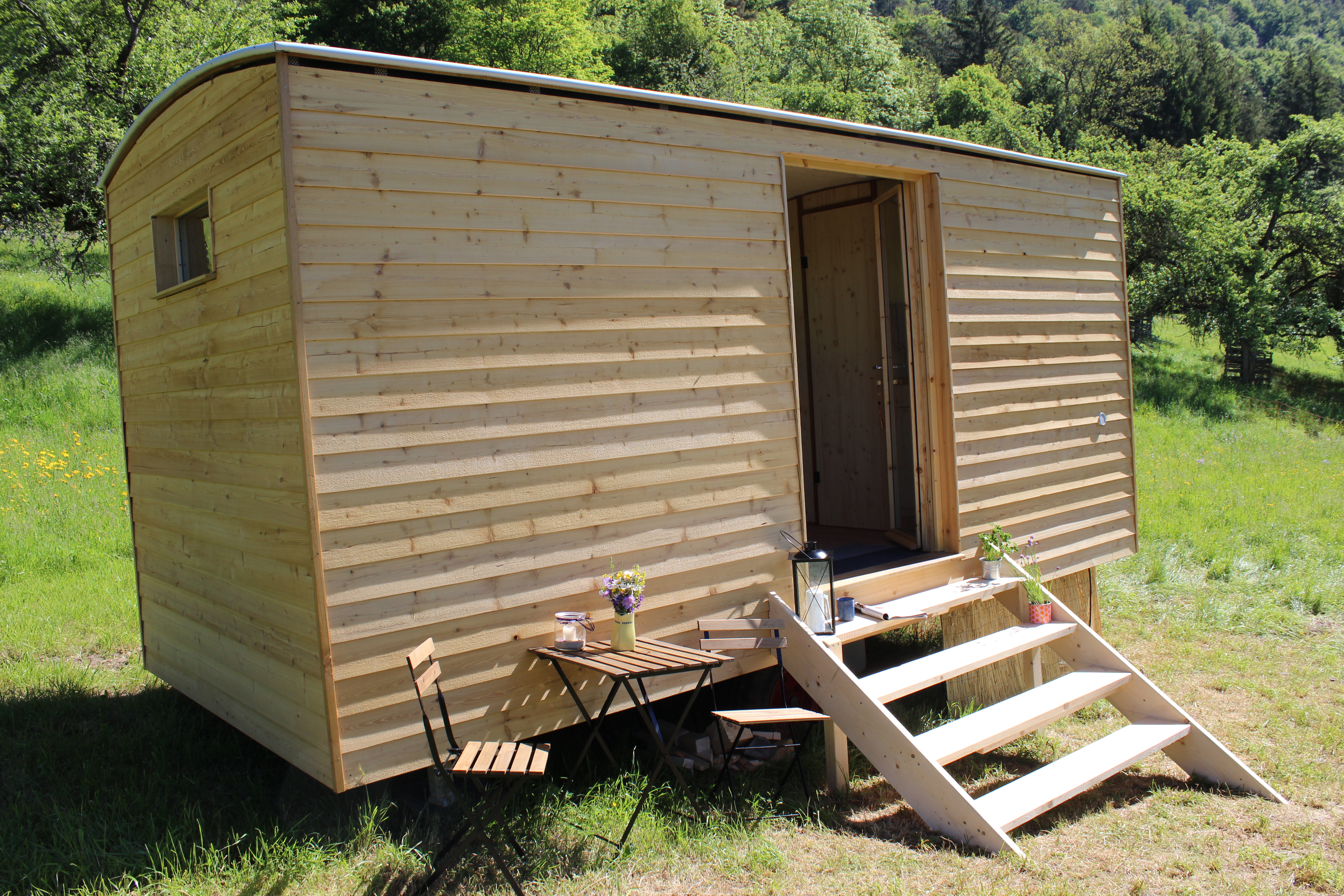 Living in a shepherd's hut - Airbnb