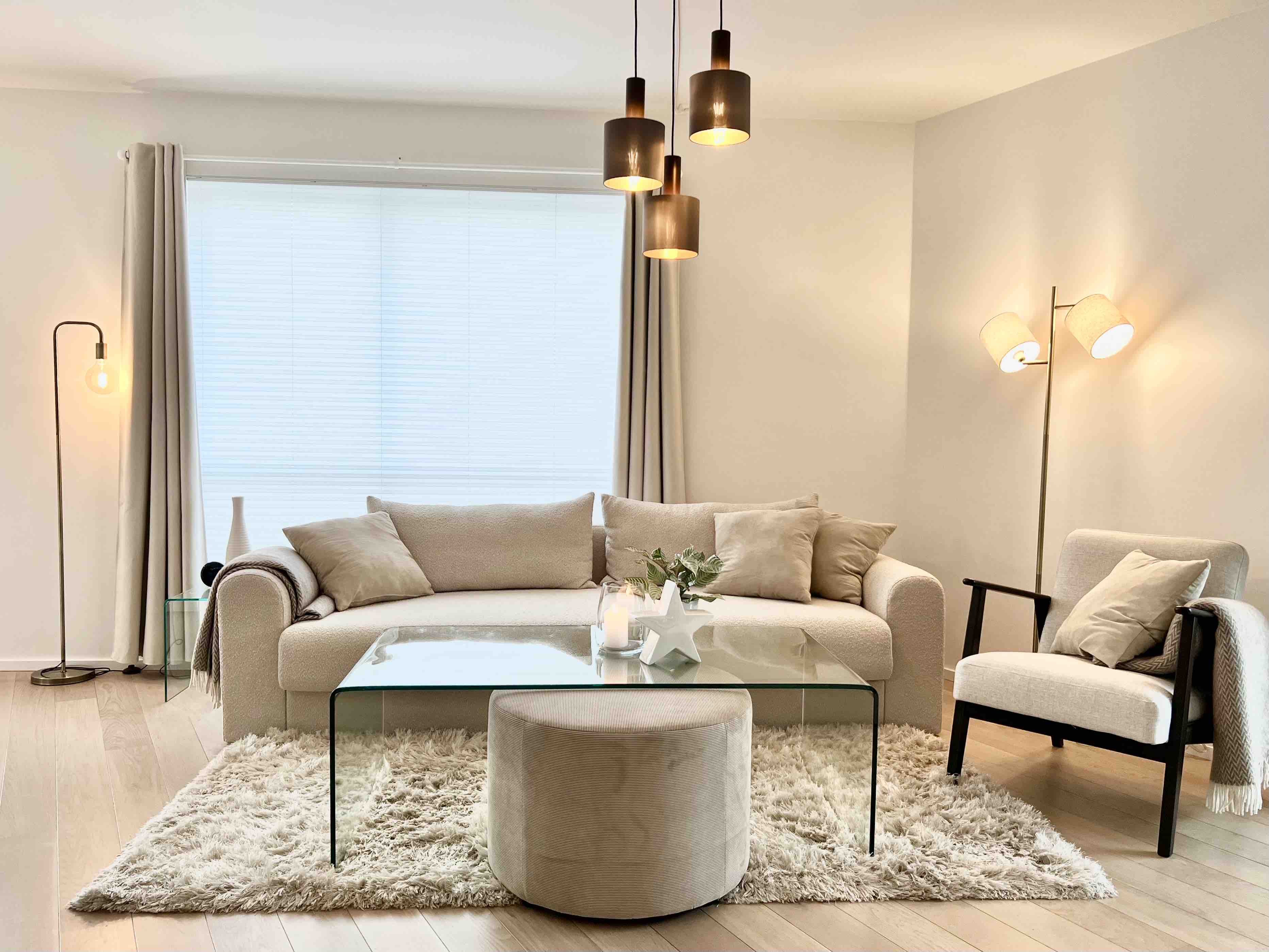 Stylish & Central by the pier. Cozy balcony