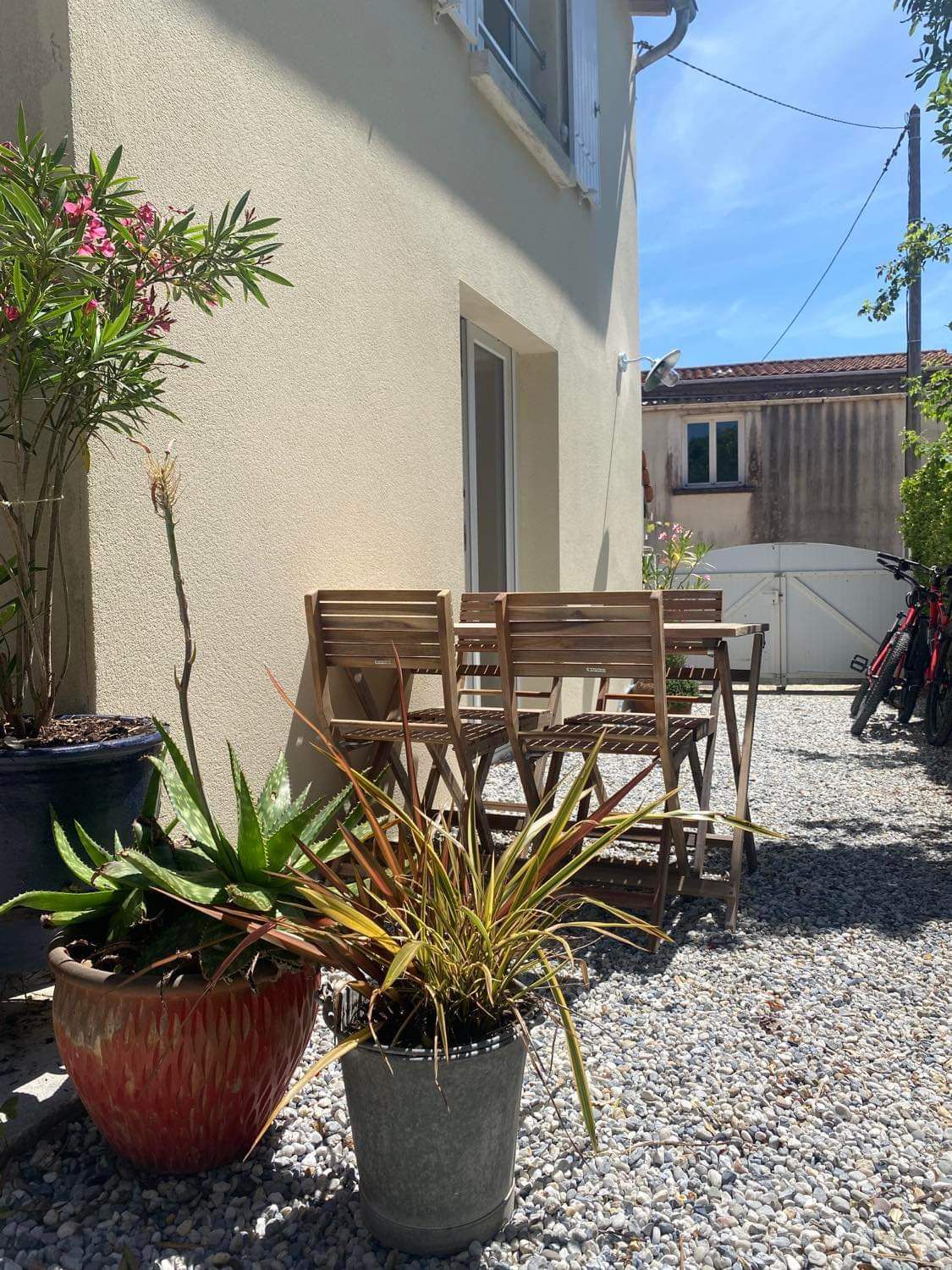 Charming new t2, close to the beach and shops