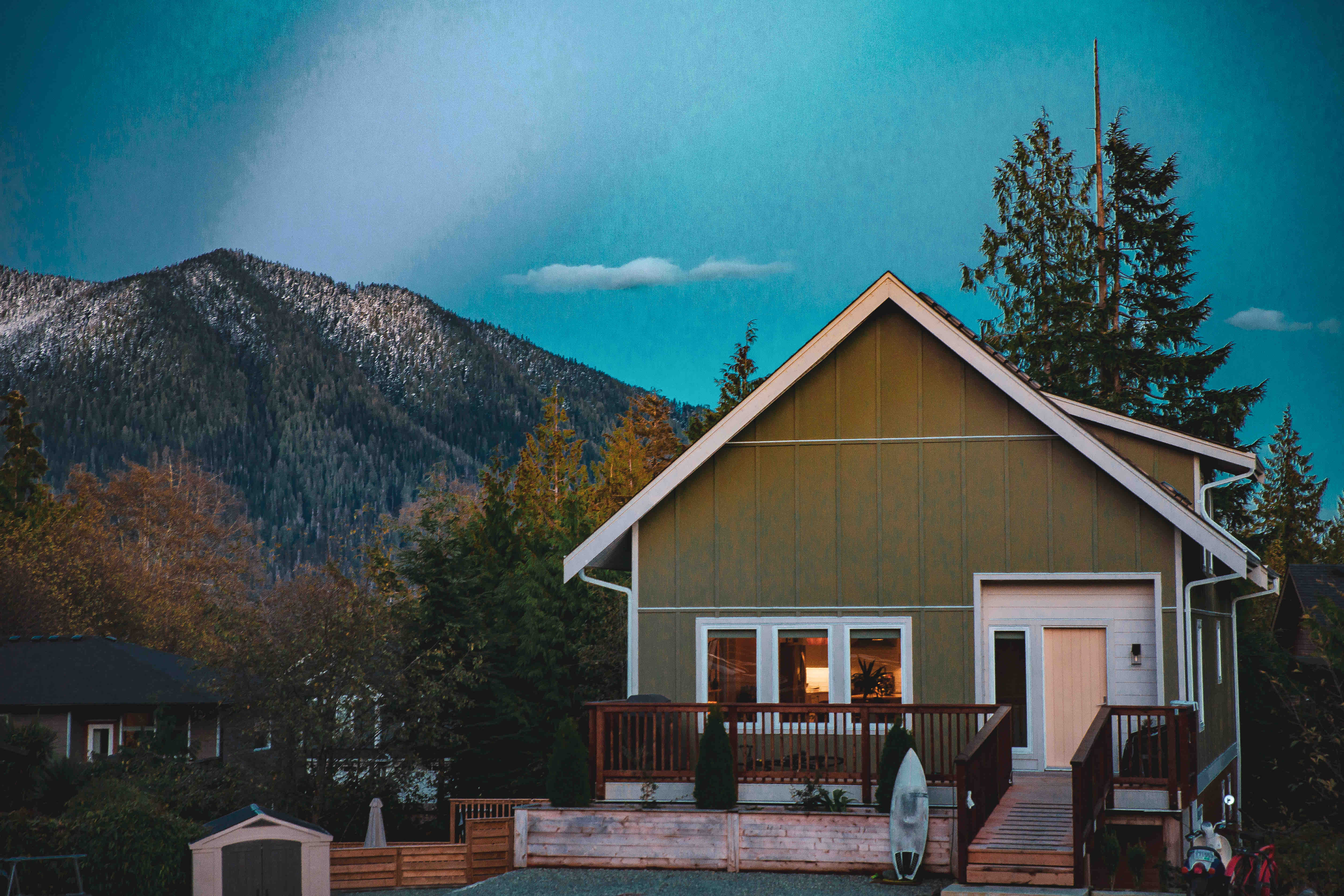 HOT TUB + SAUNA | The Green Barn | Great location!