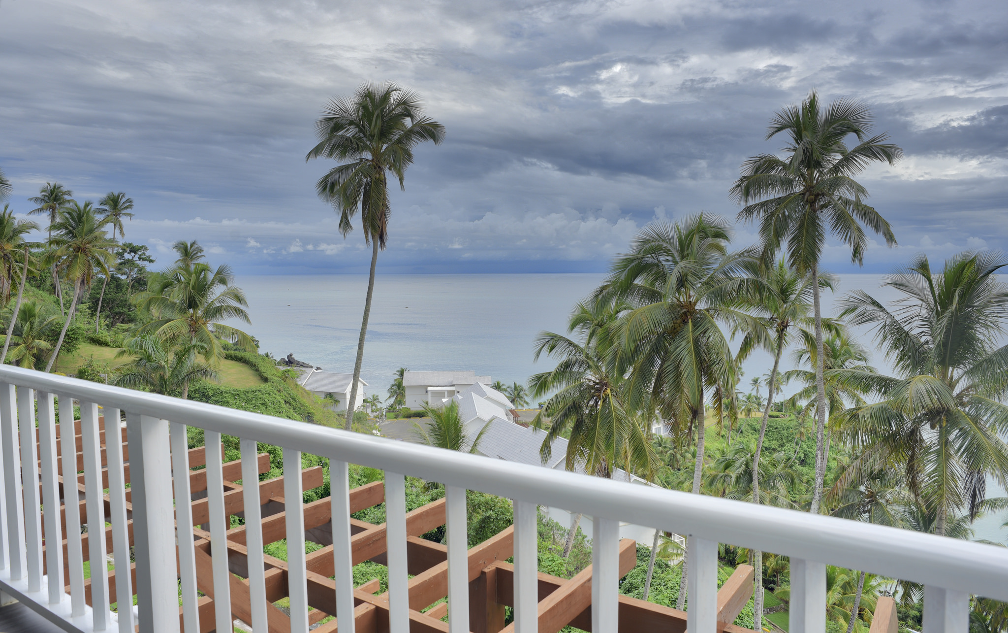 Unique Bayfront Condo for up to 4 w/pool + beach Condominiums for