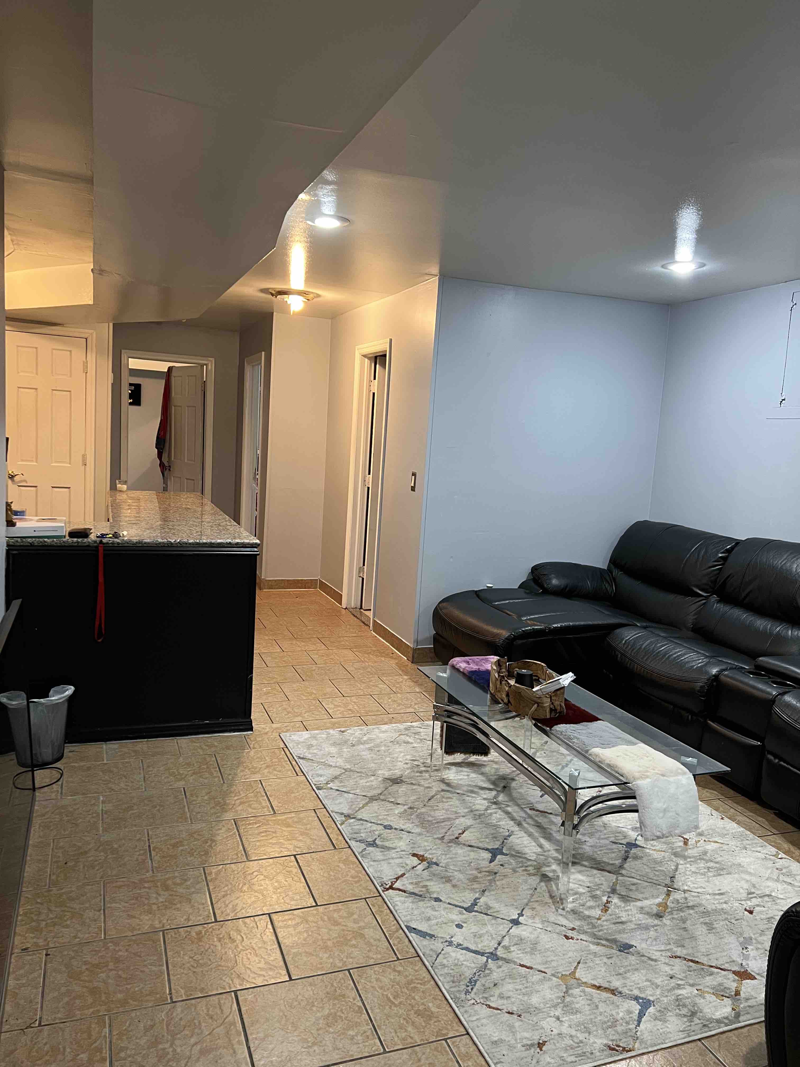 Precioso dormitorio con un enorme patio trasero y aparcamiento