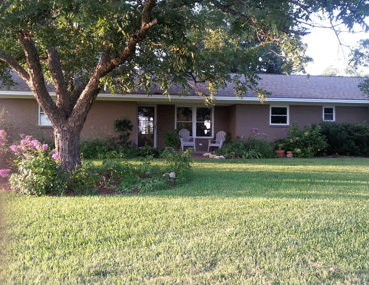 Spacious Country House with Patio, Close to Town