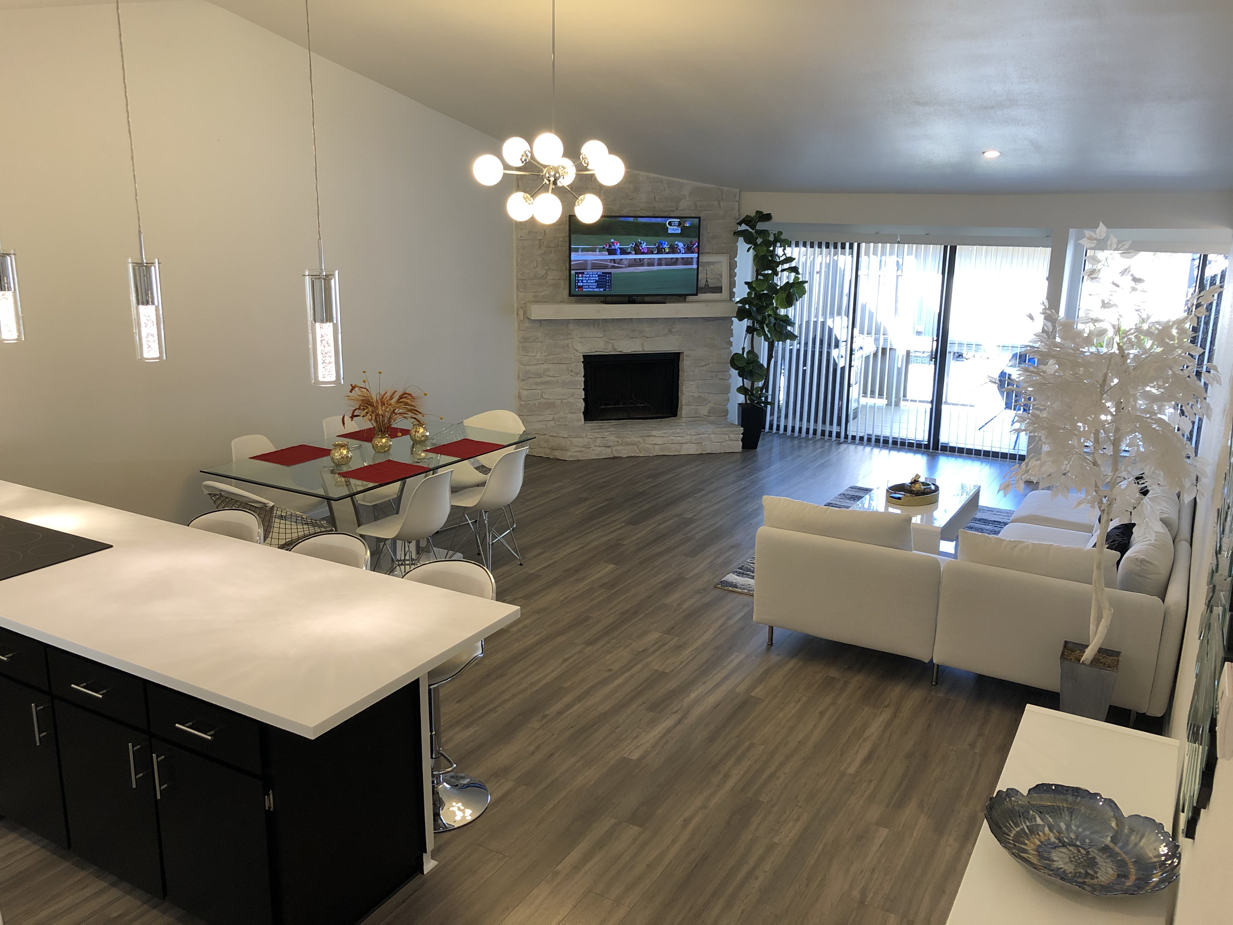 Modern Townhouse Steps From Golf Course