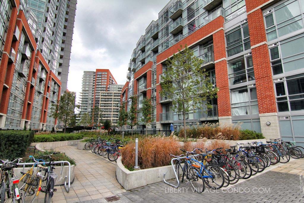 Downtown Queen St. W Loft w Parking in South Parkdale, Toronto
