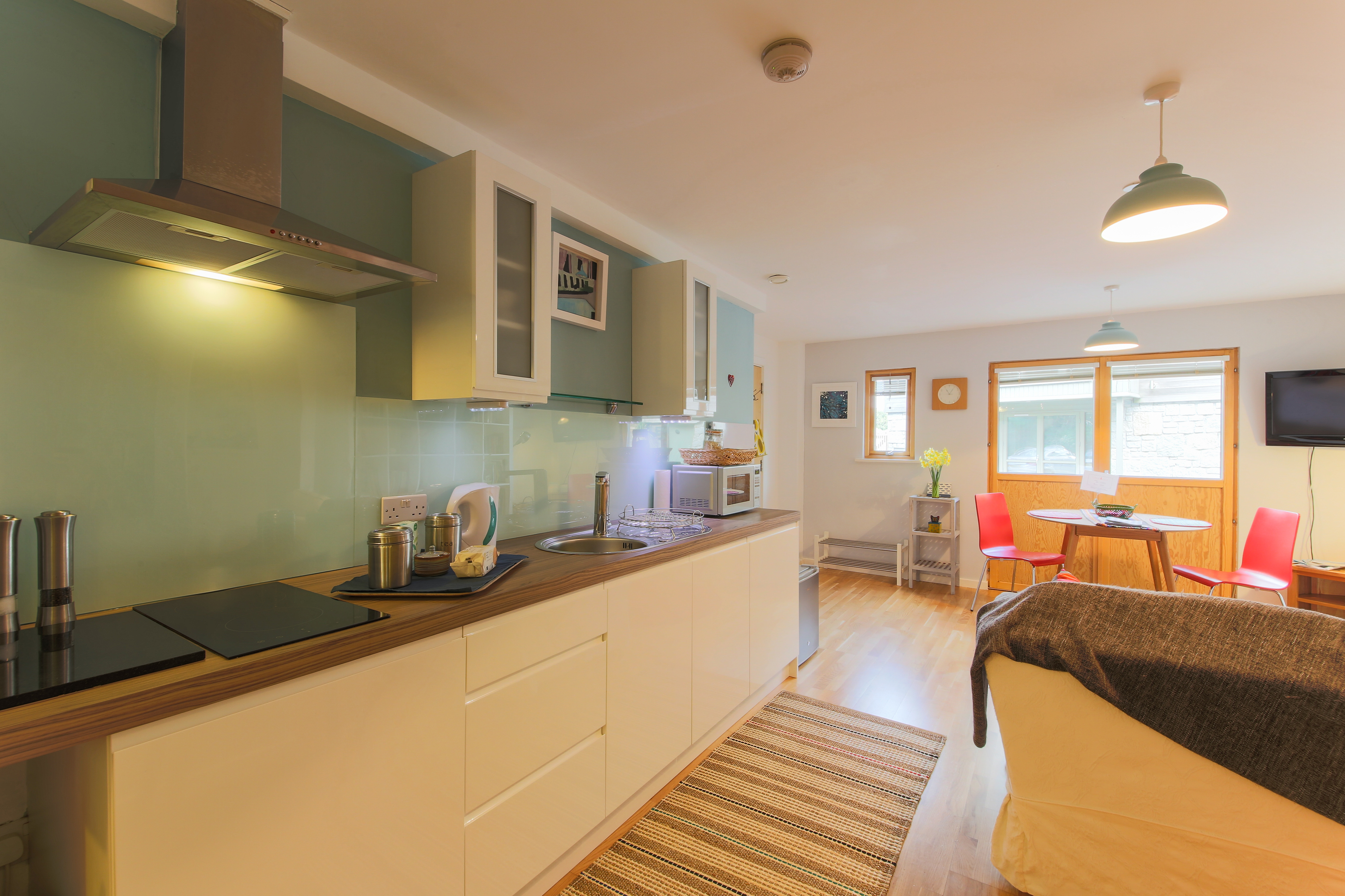 Spacious & spotless studio 20 min town and beach.