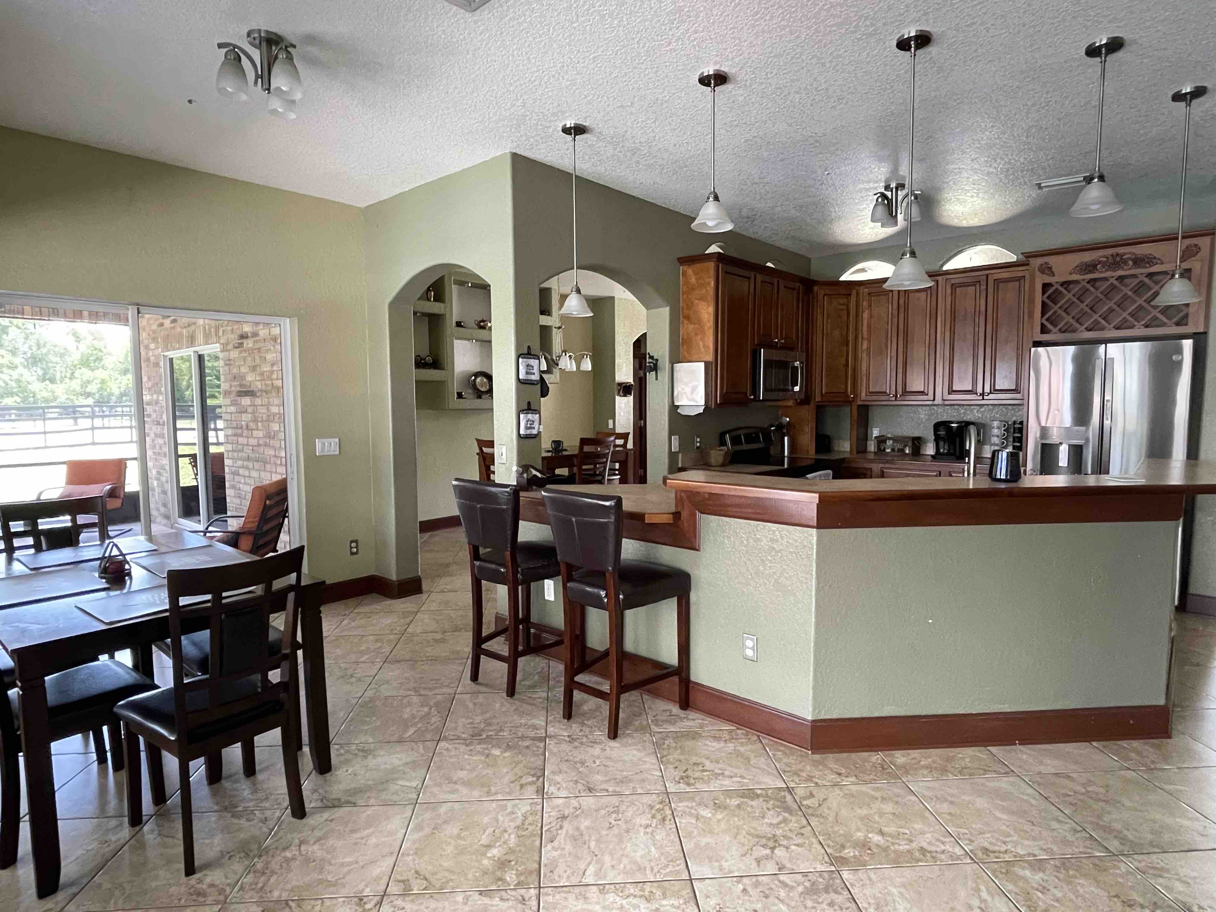 Private house, pool near parks, beach, speedway