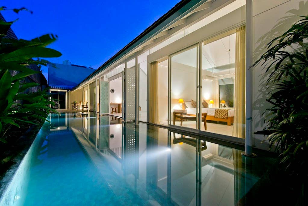 Villa White · 10' walk to modern,AC in living room