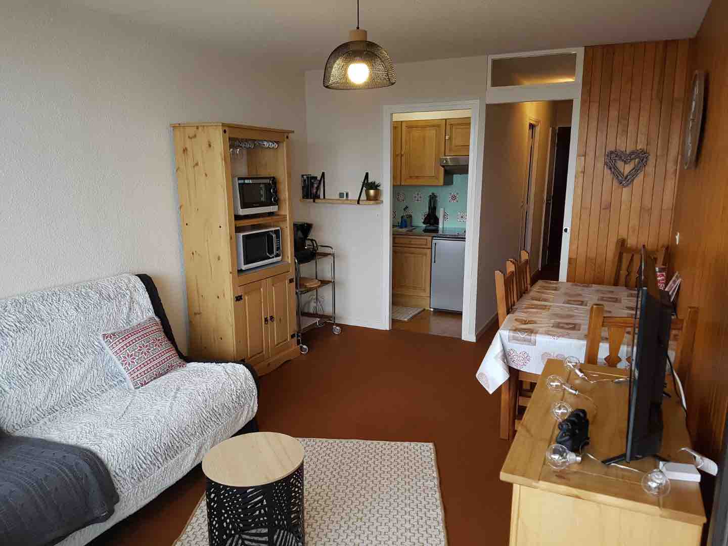 Studio cabin sleeps 5 at Allevard's Collet