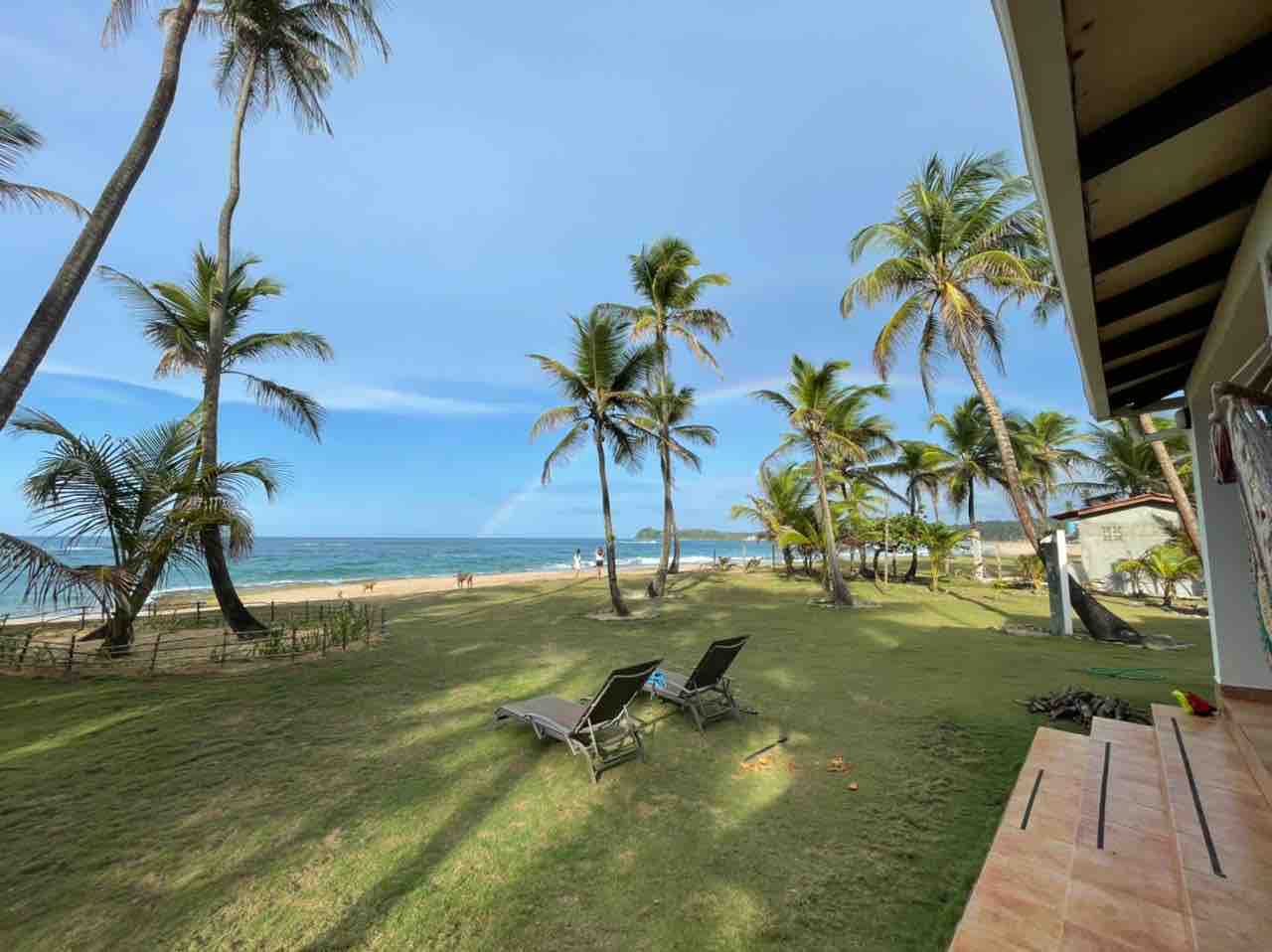 Caribbean getaway beach cottage just on the sand Casas de campo en