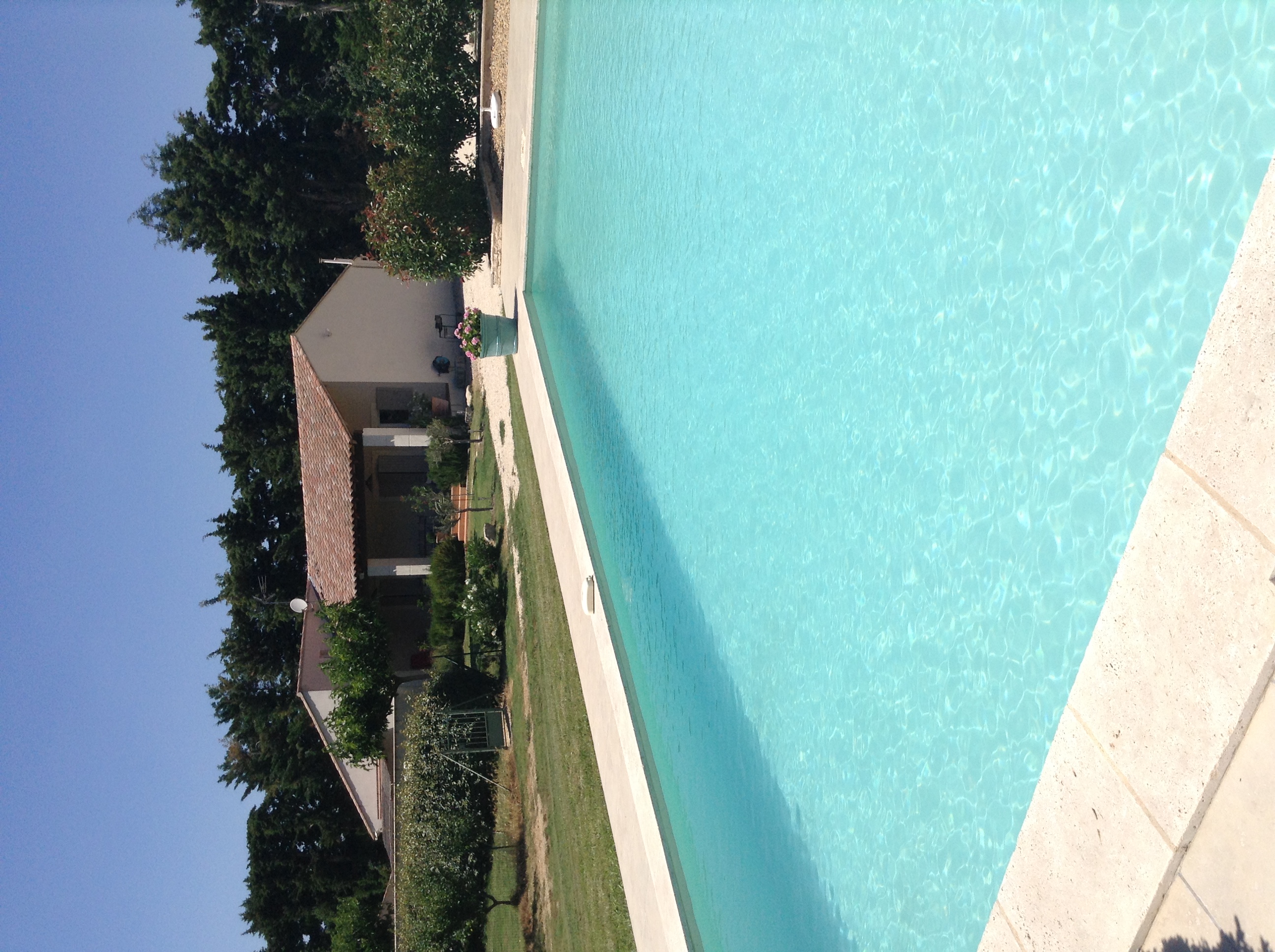HOUSE IN EYGALIERES IN THE COUNTRYSIDE WITH SWIMMING POOL