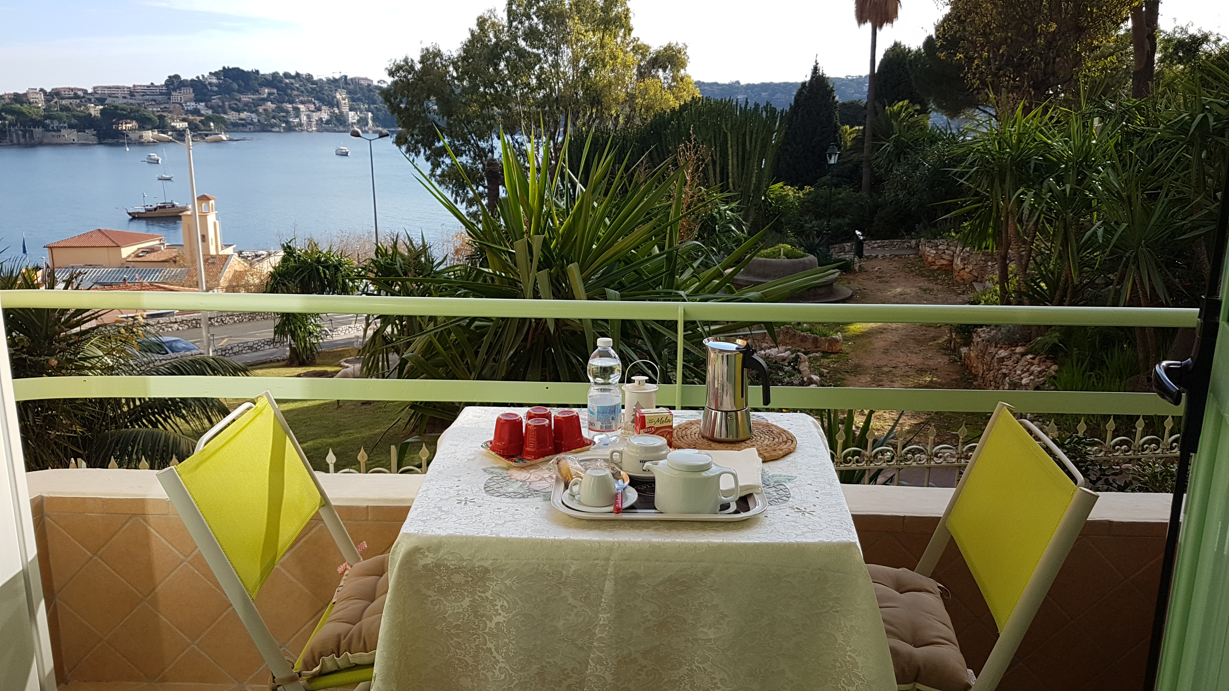 Furnished studio with stunning wiews over the sea