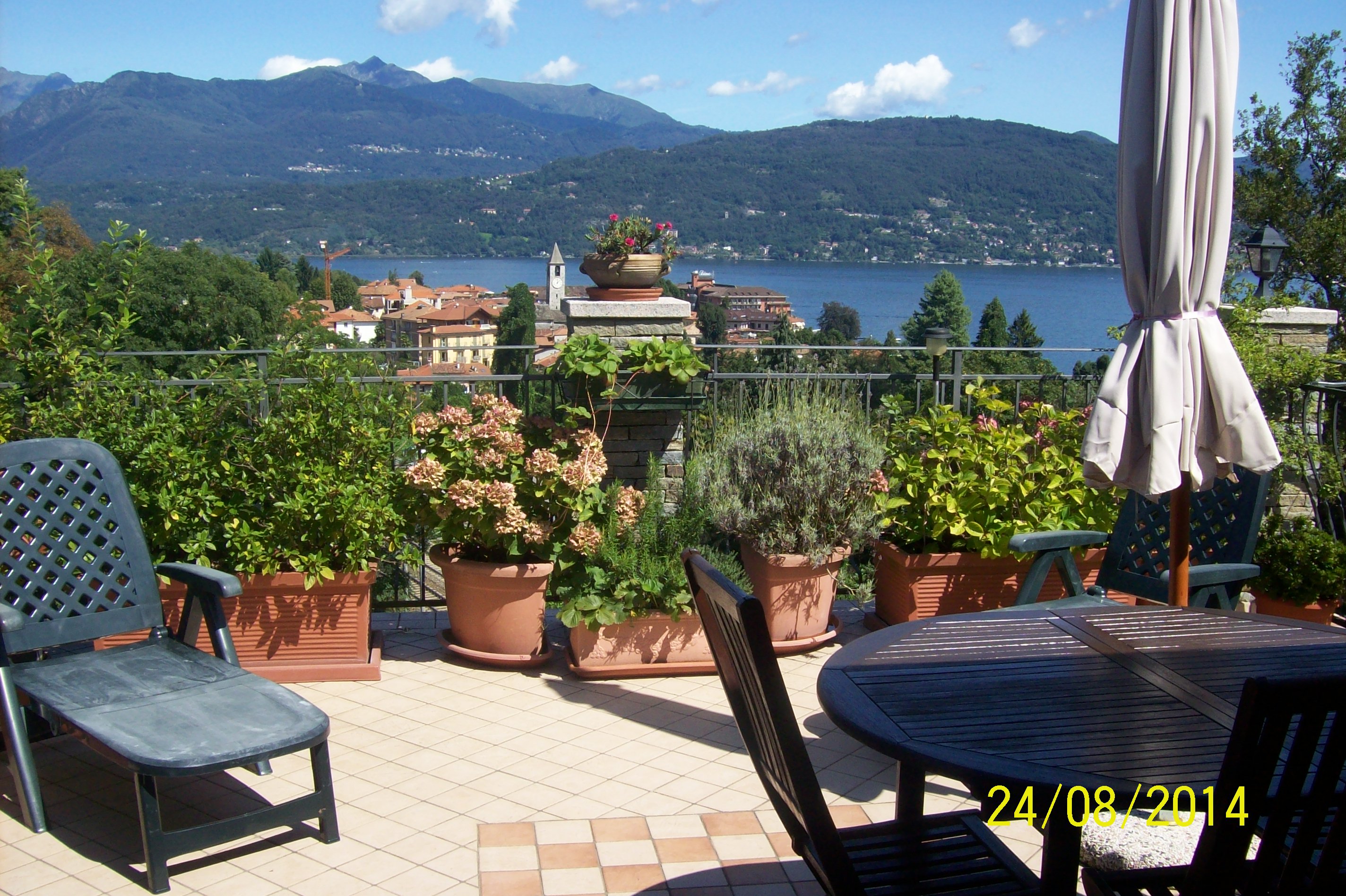 Wonderful lake view terrace, near Stresa