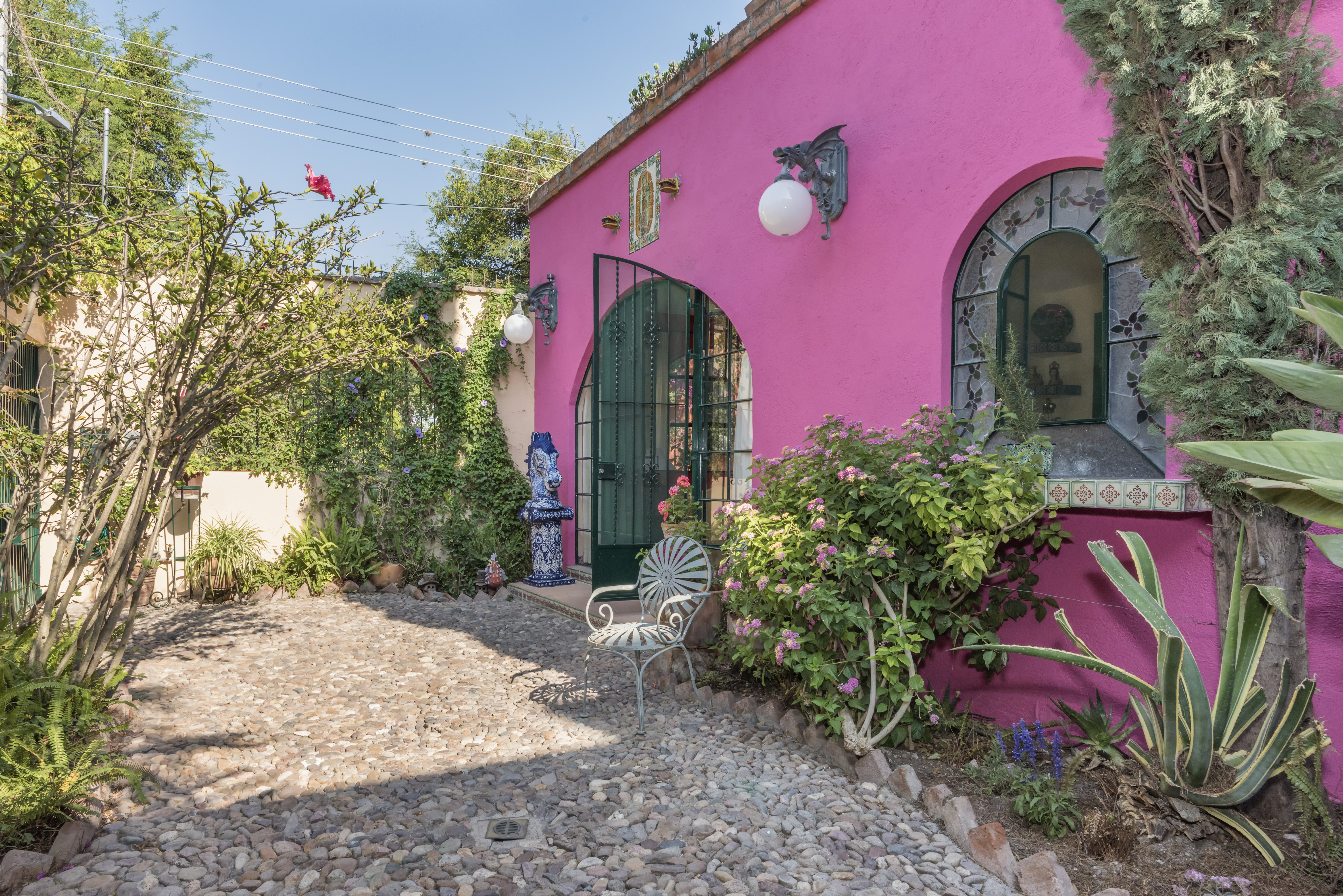 Casa de las Flores-Quiet Neighborhood Near Center - Houses for