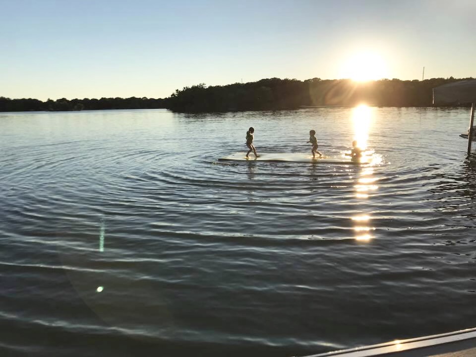 Delafield Cottage on beautiful Lower Nemahbin Lake Cottages for Rent