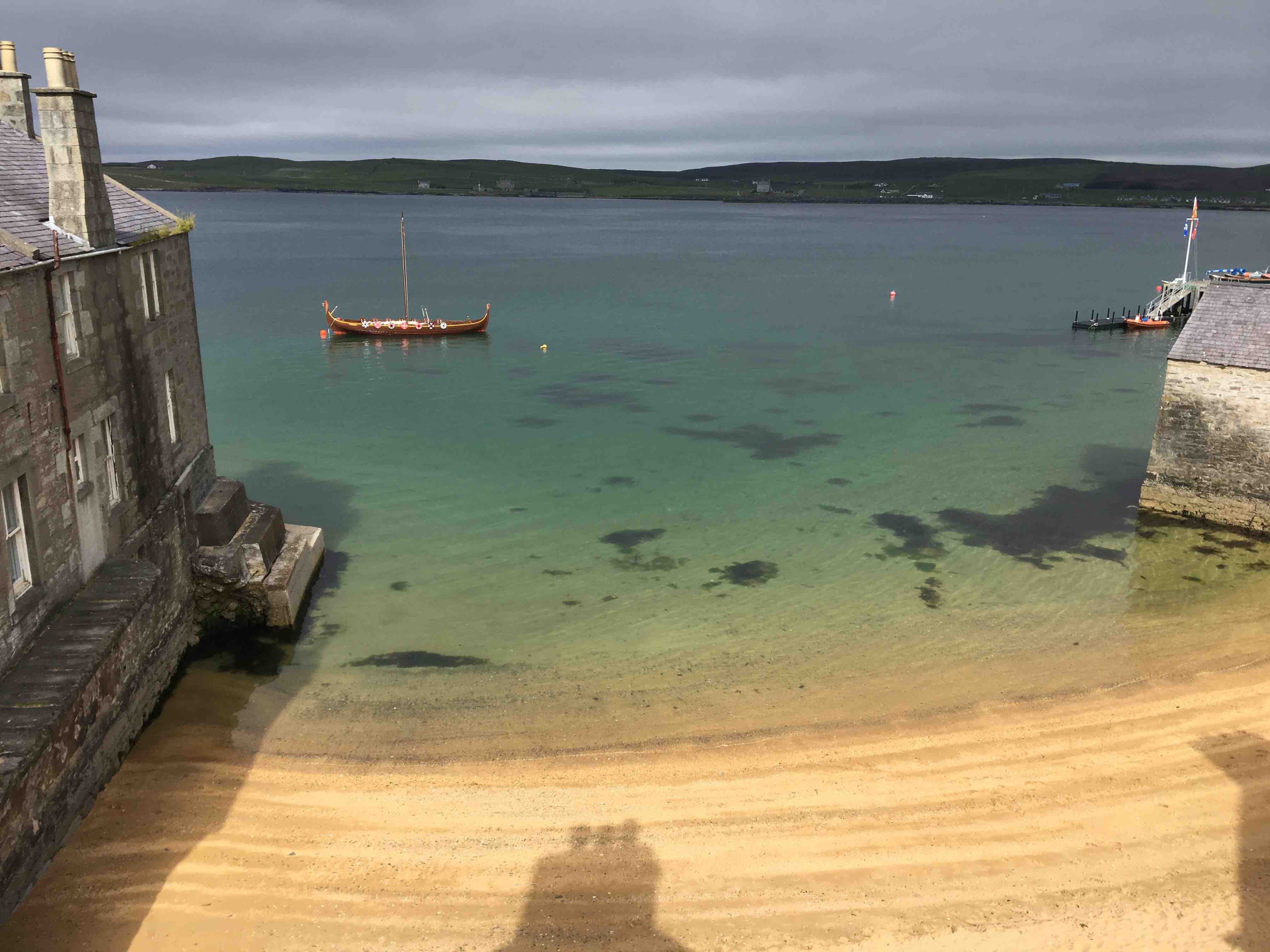 Sea Winds, Lerwick townhouse with sea views. Townhouses for Rent in