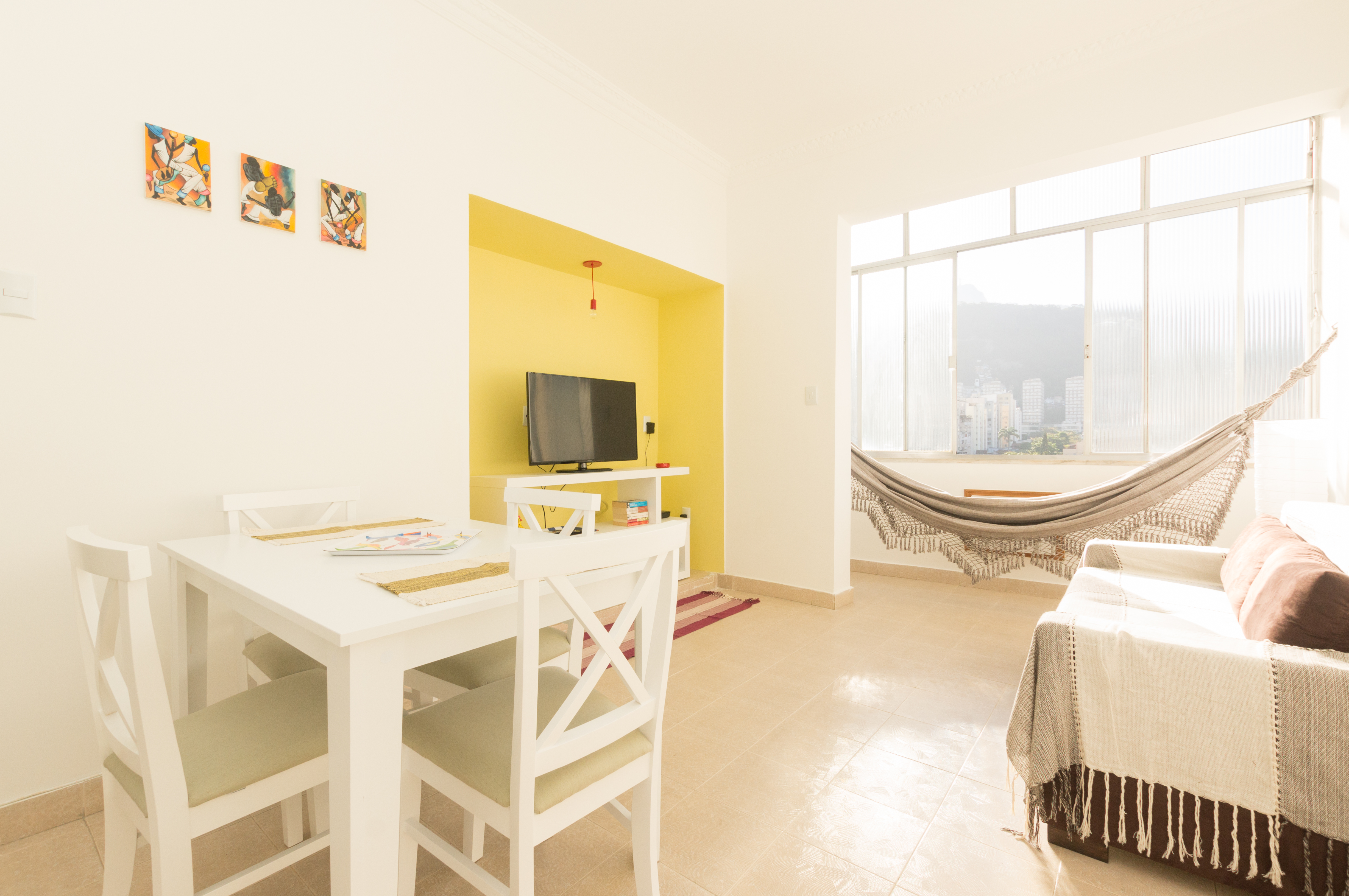 Copacabana: lovely bright 2BR flat with a view!
