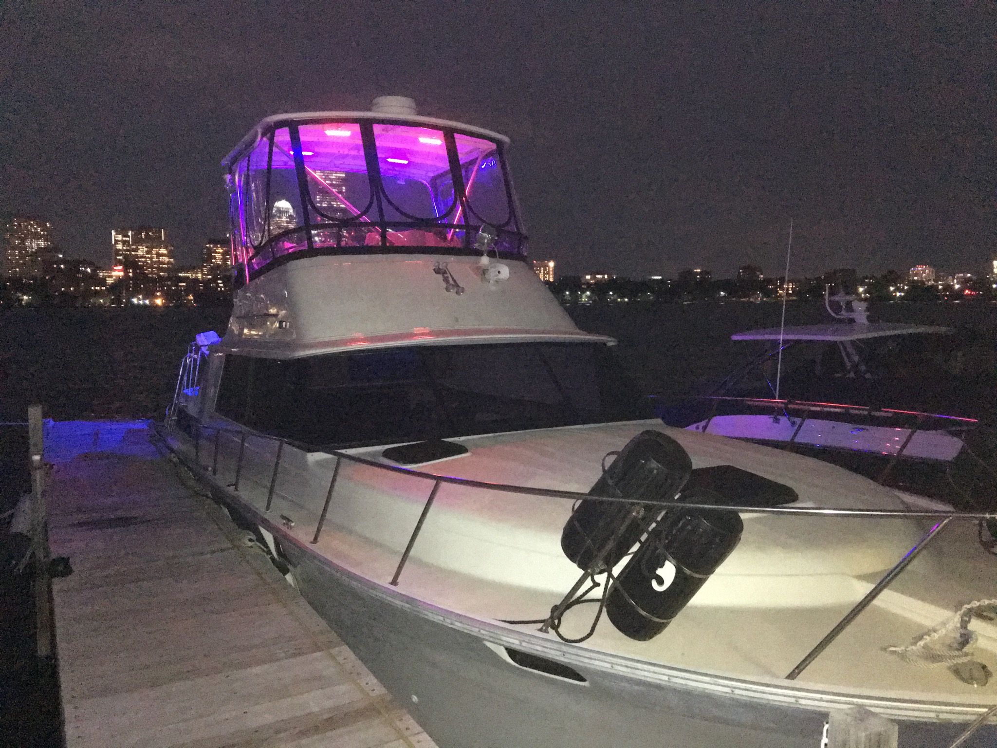 40 ft updated boat in East Cambridge, Cambridge