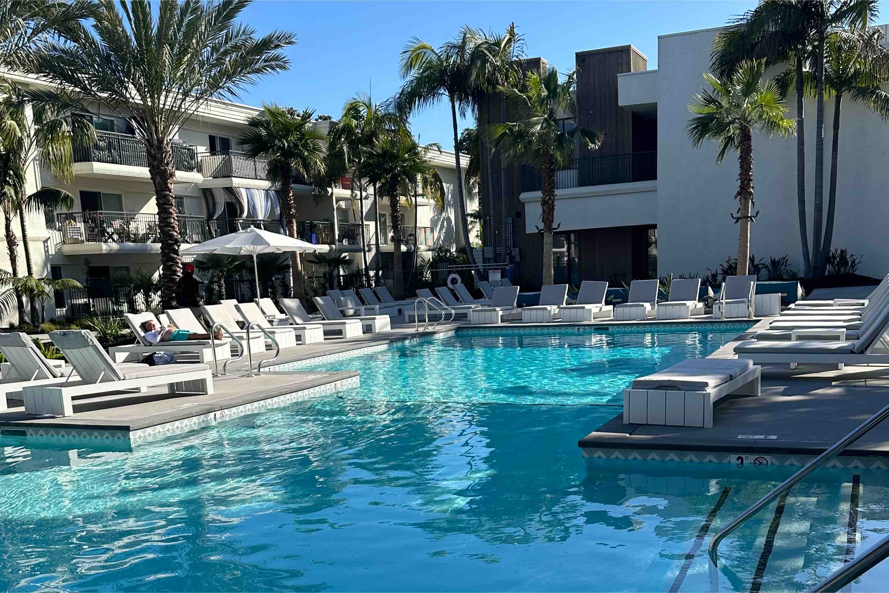 1BR Coronado pool near beach