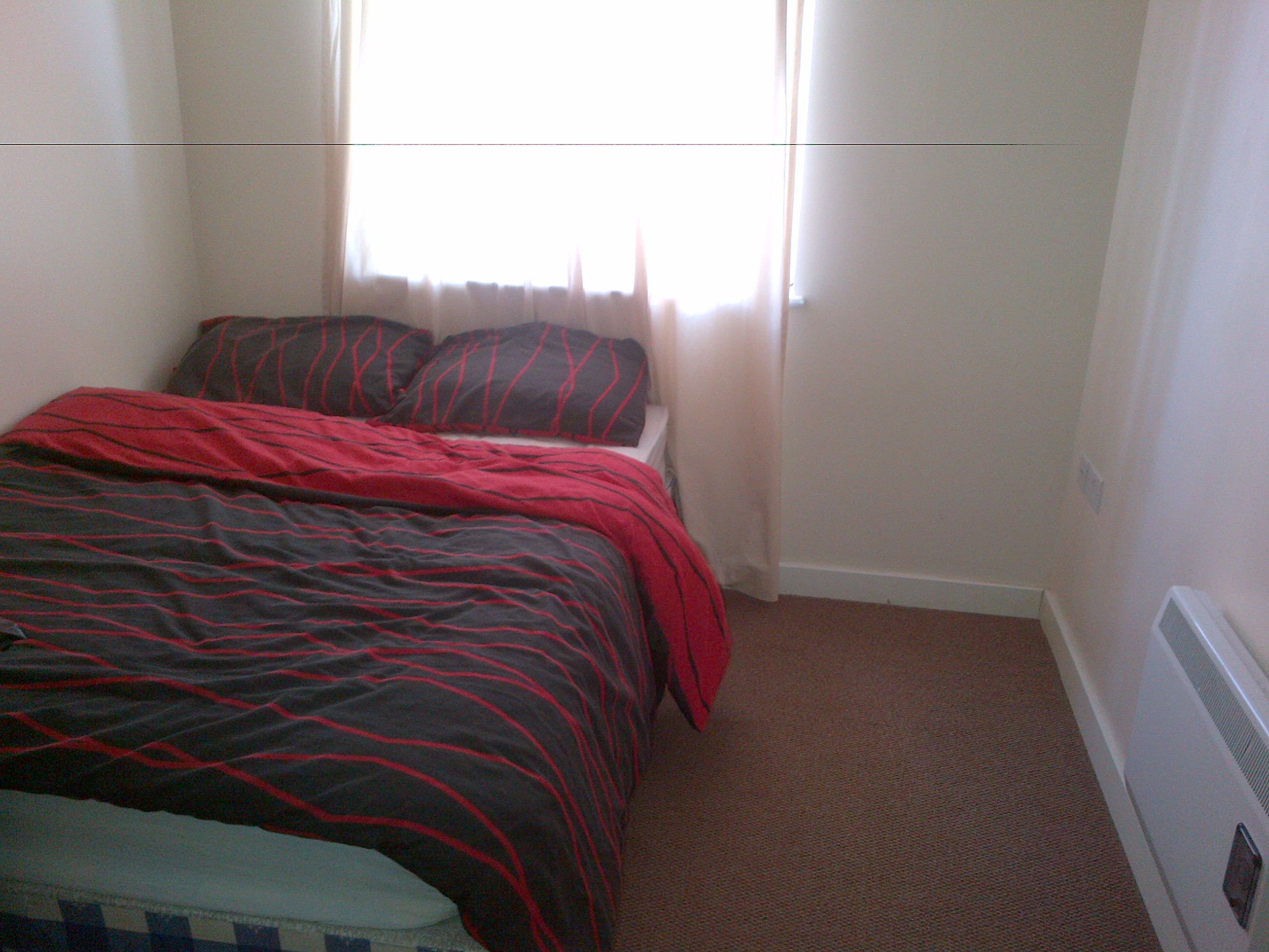 Double bedroom+ 24 hr internet &Sky in Enfield, London