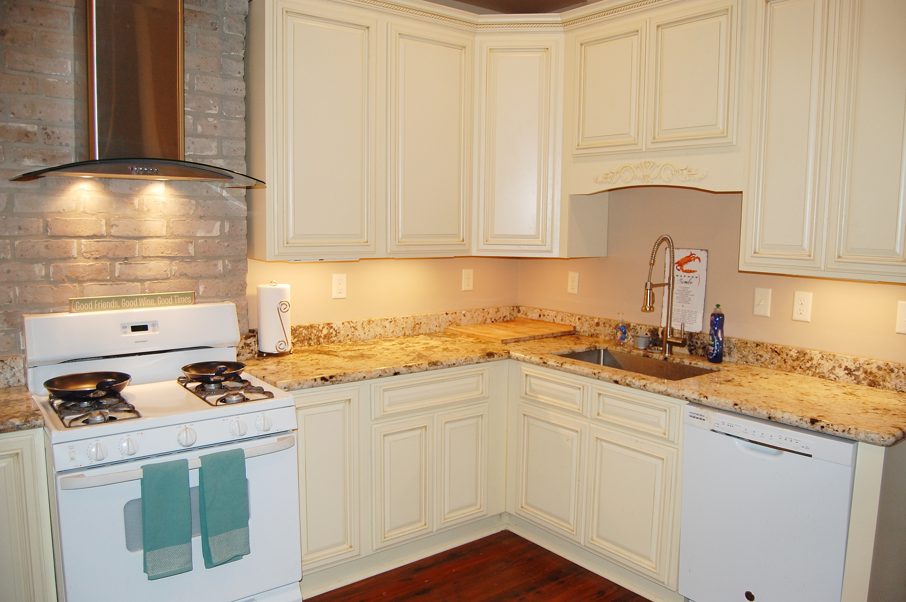 Updated 2BD in the heart of uptown in East Carrollton, New Orleans