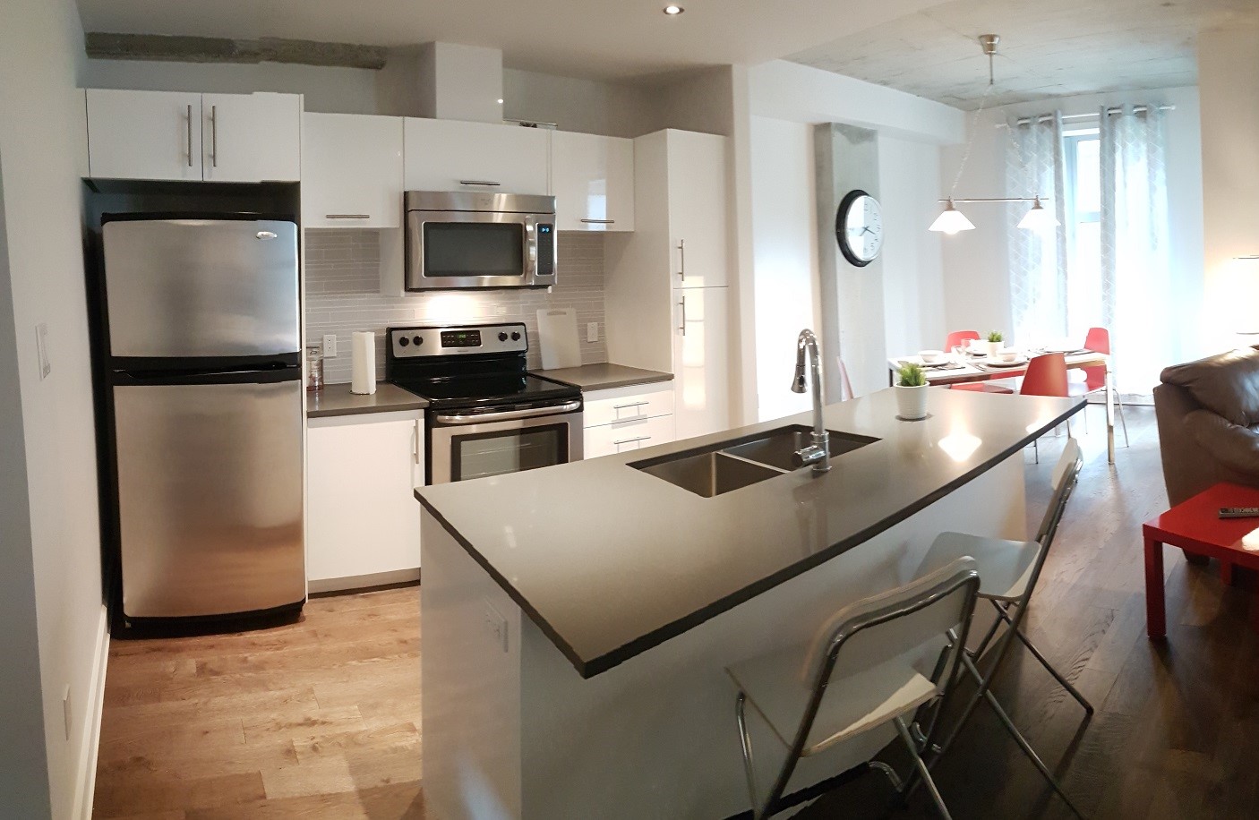Open concept in the heart of Montreal 31 days min