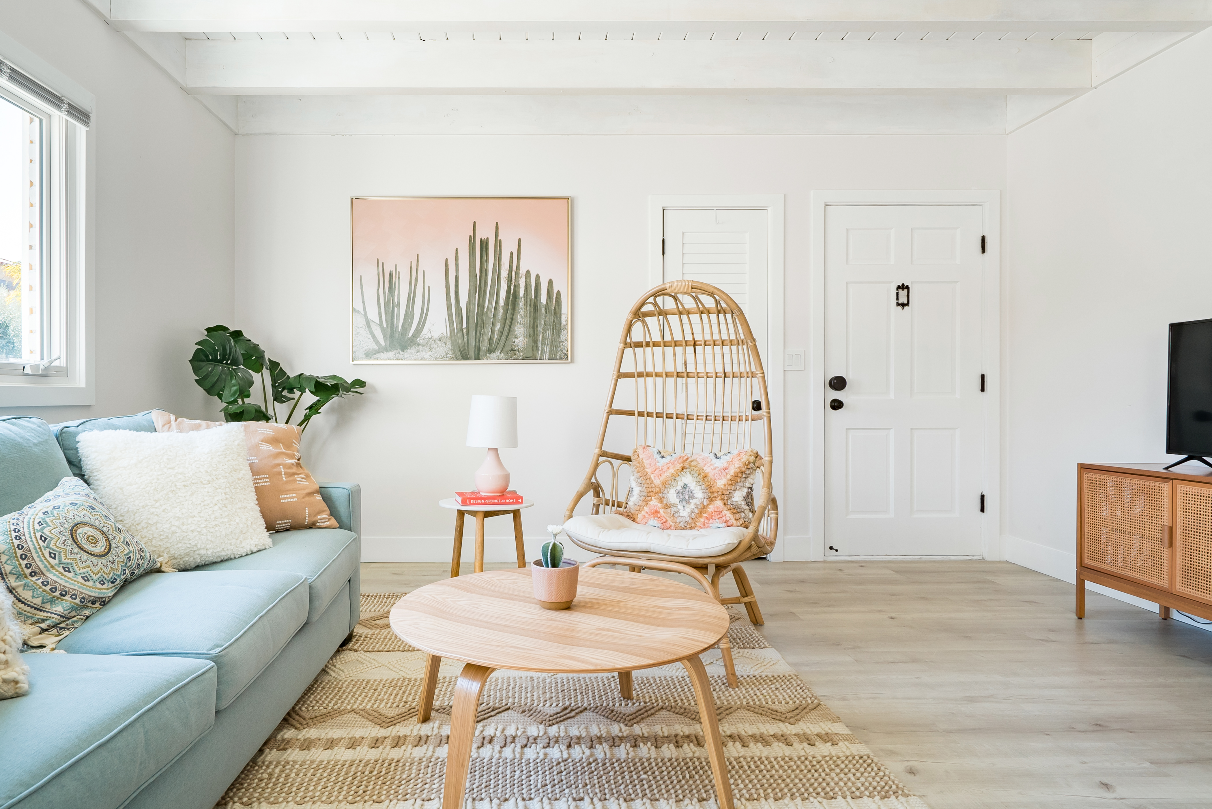 Stroll to the Beach in Belmont Shore from a Bohemian Getaway