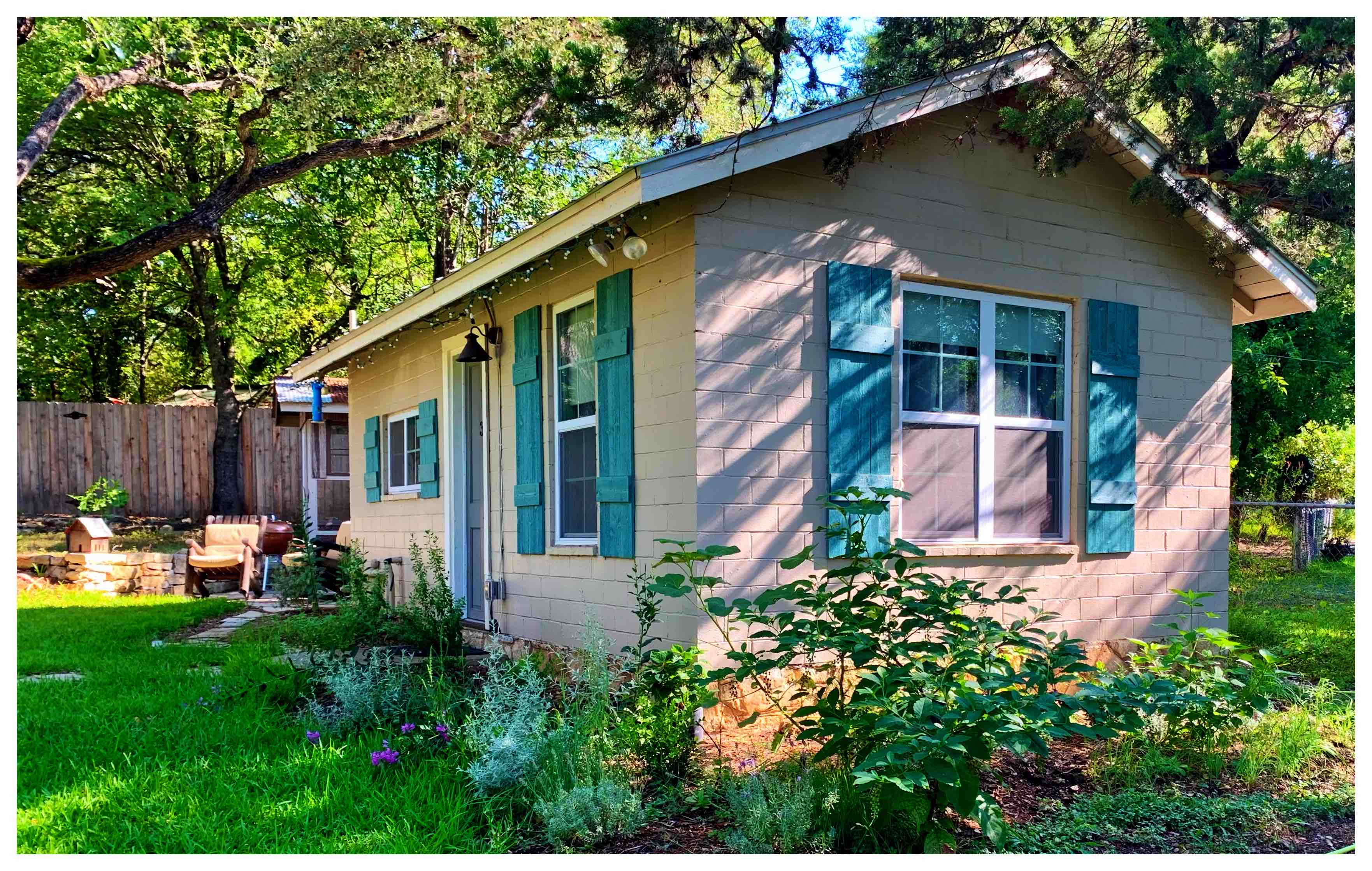 Grey Forest Cottages (Studio Cottage) Guesthouses for Rent in Helotes