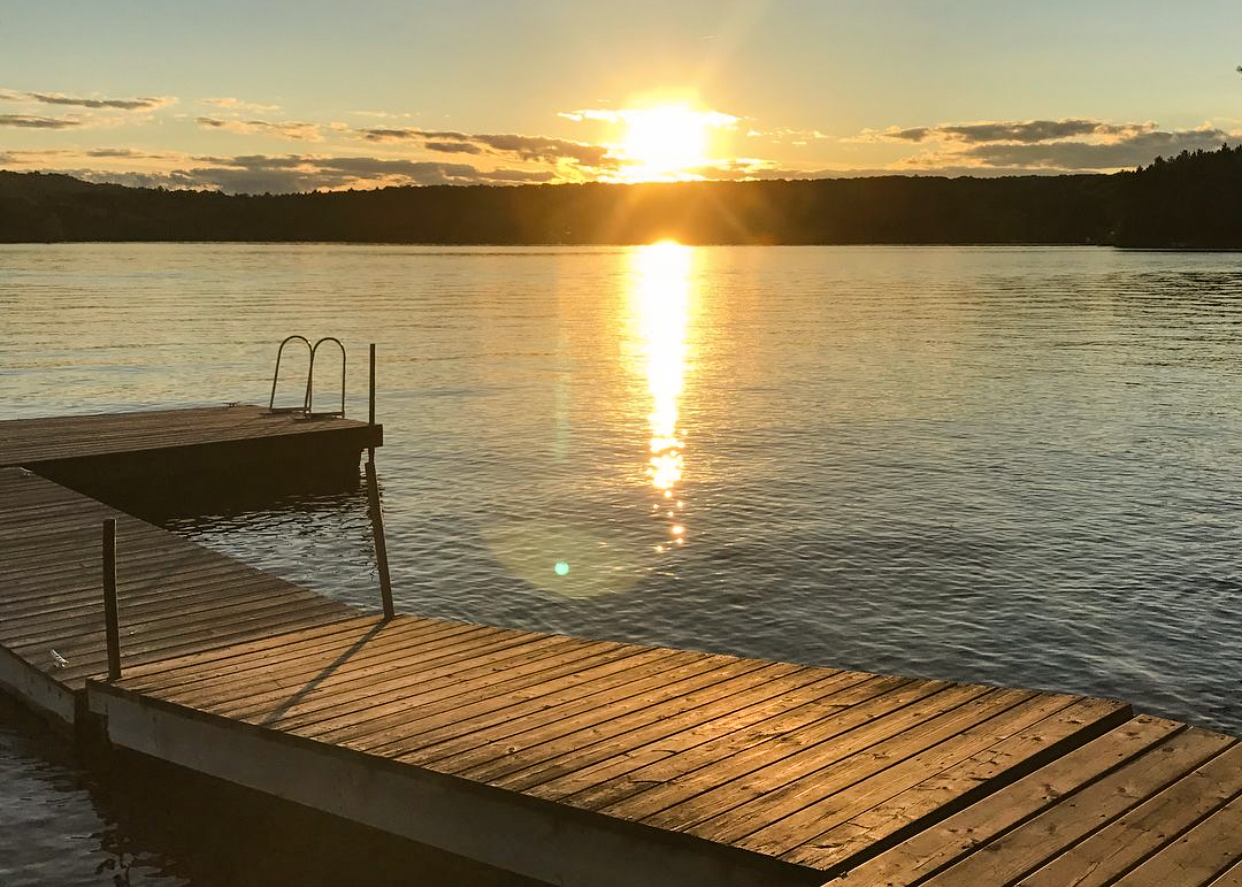 Beautiful 3 Bedroom Lakefront Cottage on Bob Lake Cottages for Rent